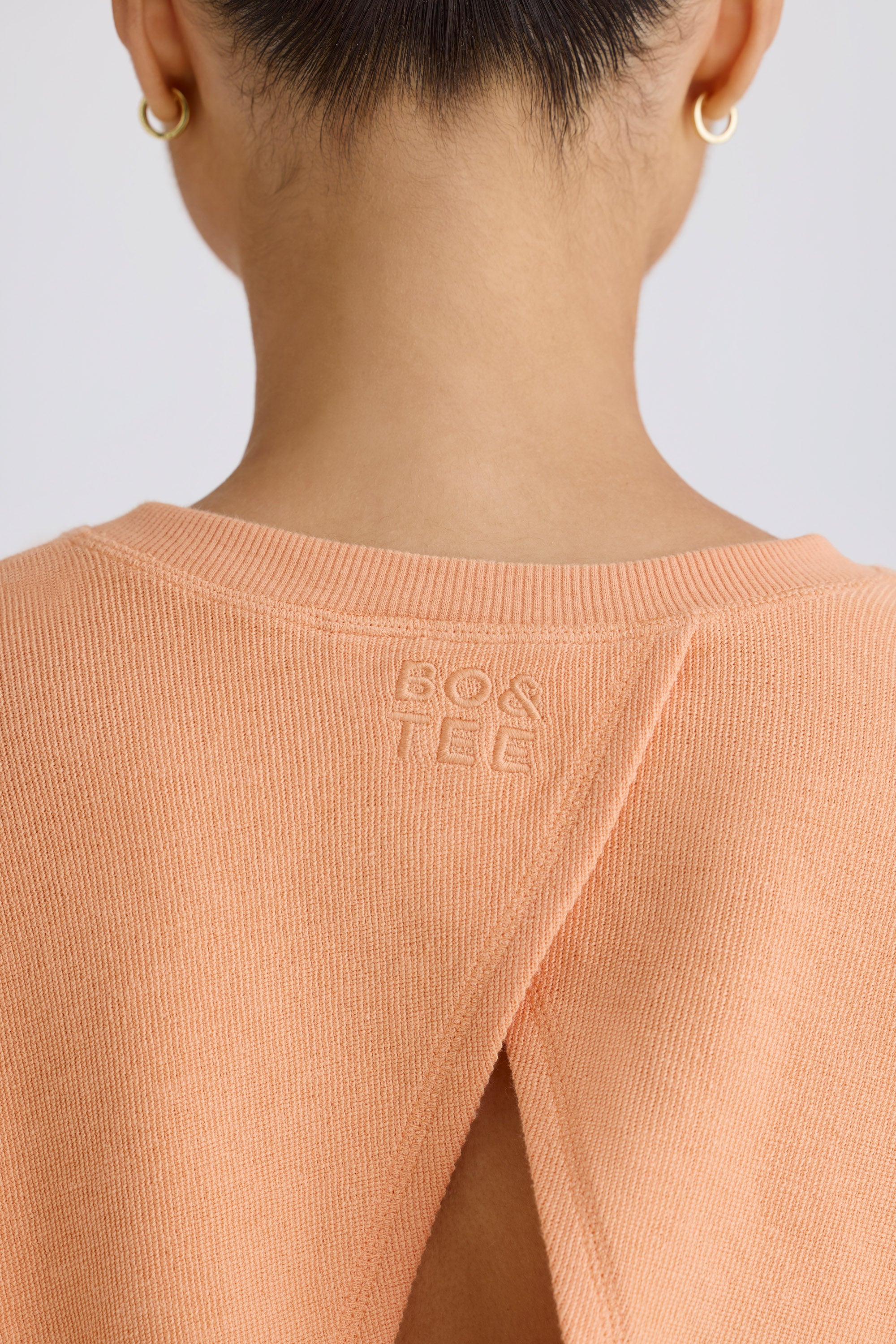 Crew-Neck Open-Back Cropped Sweatshirt in Peach、mySite、solidvoid