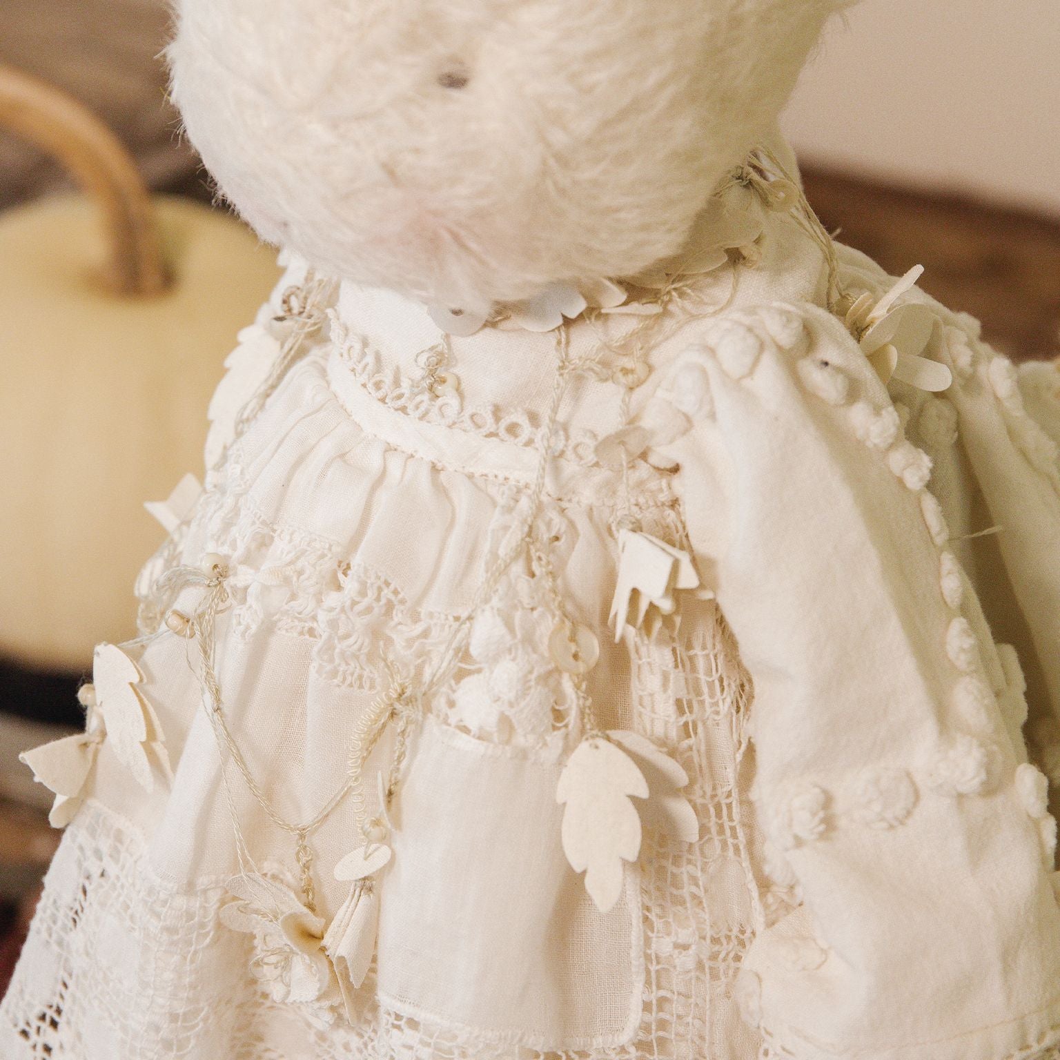 RETIRED - Hutch Studio - Fancy Fanciful - Hand-Crafted Cream Mohair Bunny、mySite、g9winljtr