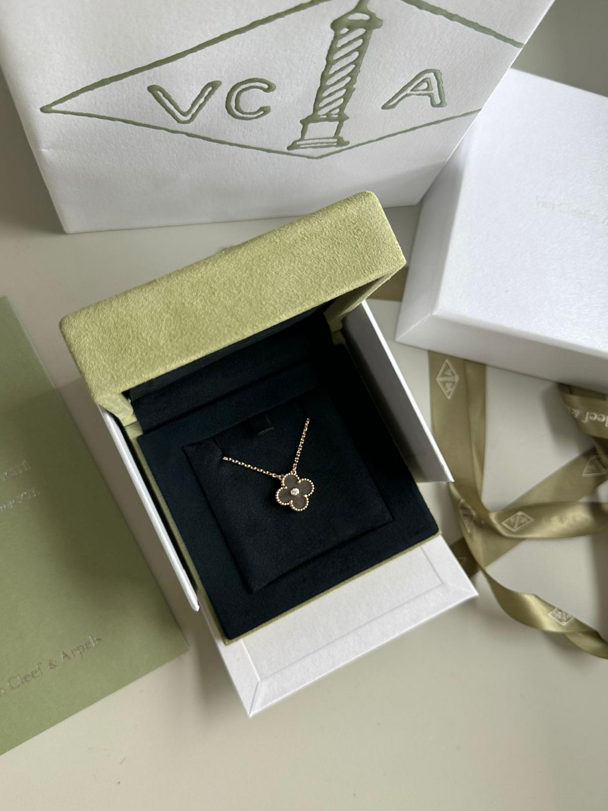 Van Cleef & Arpels Holiday 2023 Alhambra Silver Obsidian Rose Gold Pendant Necklace、mySite、garminoutage.com