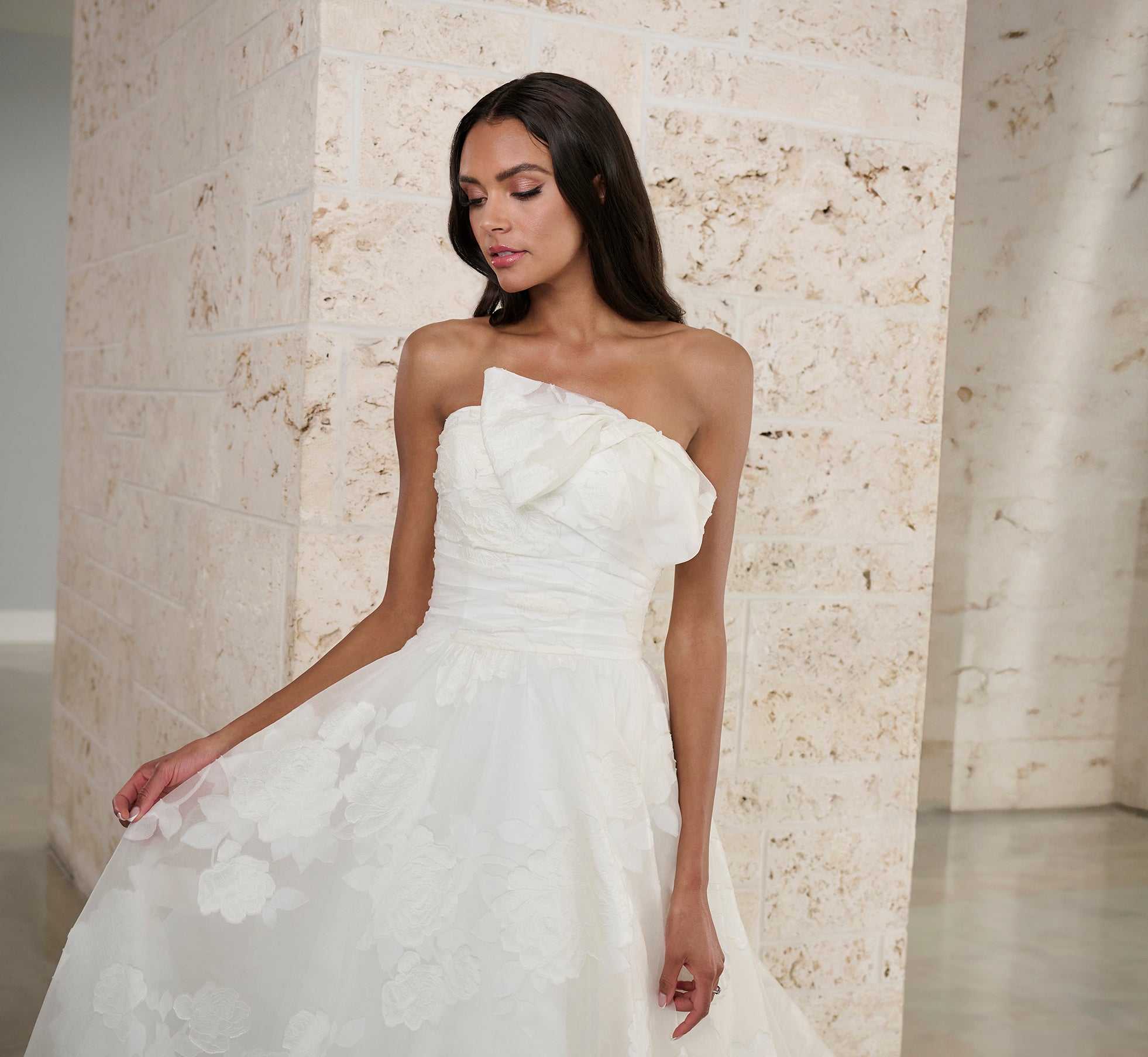 Textured Organza A-Line Gown With Detachable Bow In Ivory、mySite、solidvoid