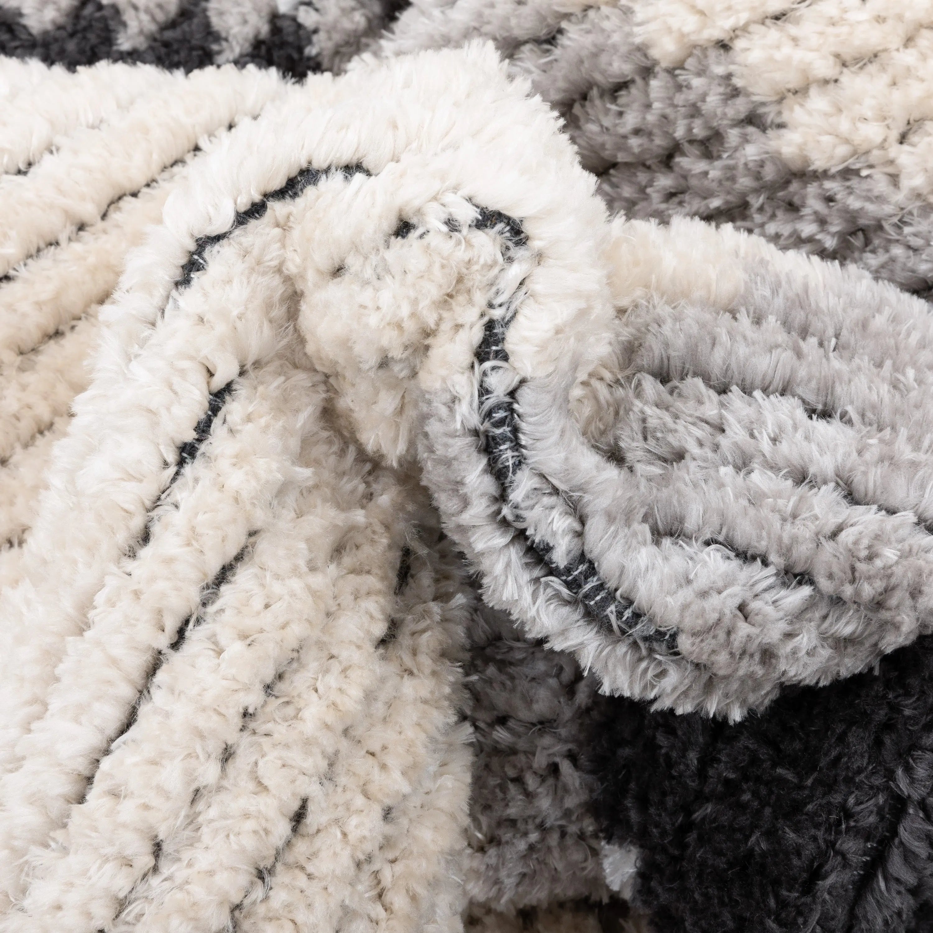 Sakari Moroccan Diamond Medallion Pattern Grey High-Low Textured Pile Rug、mySite、gigharbornorthrealestate