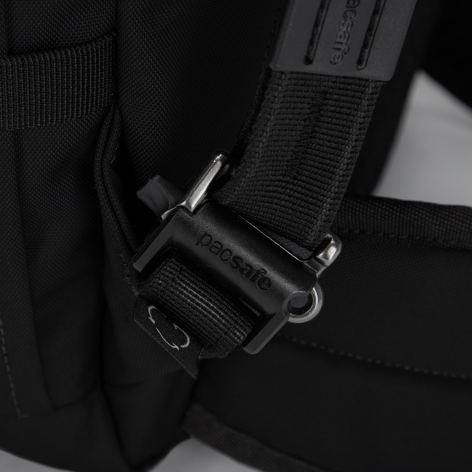 Pacsafe® EXP45 anti-theft carry-on travel pack、mySite、garagedoors4me