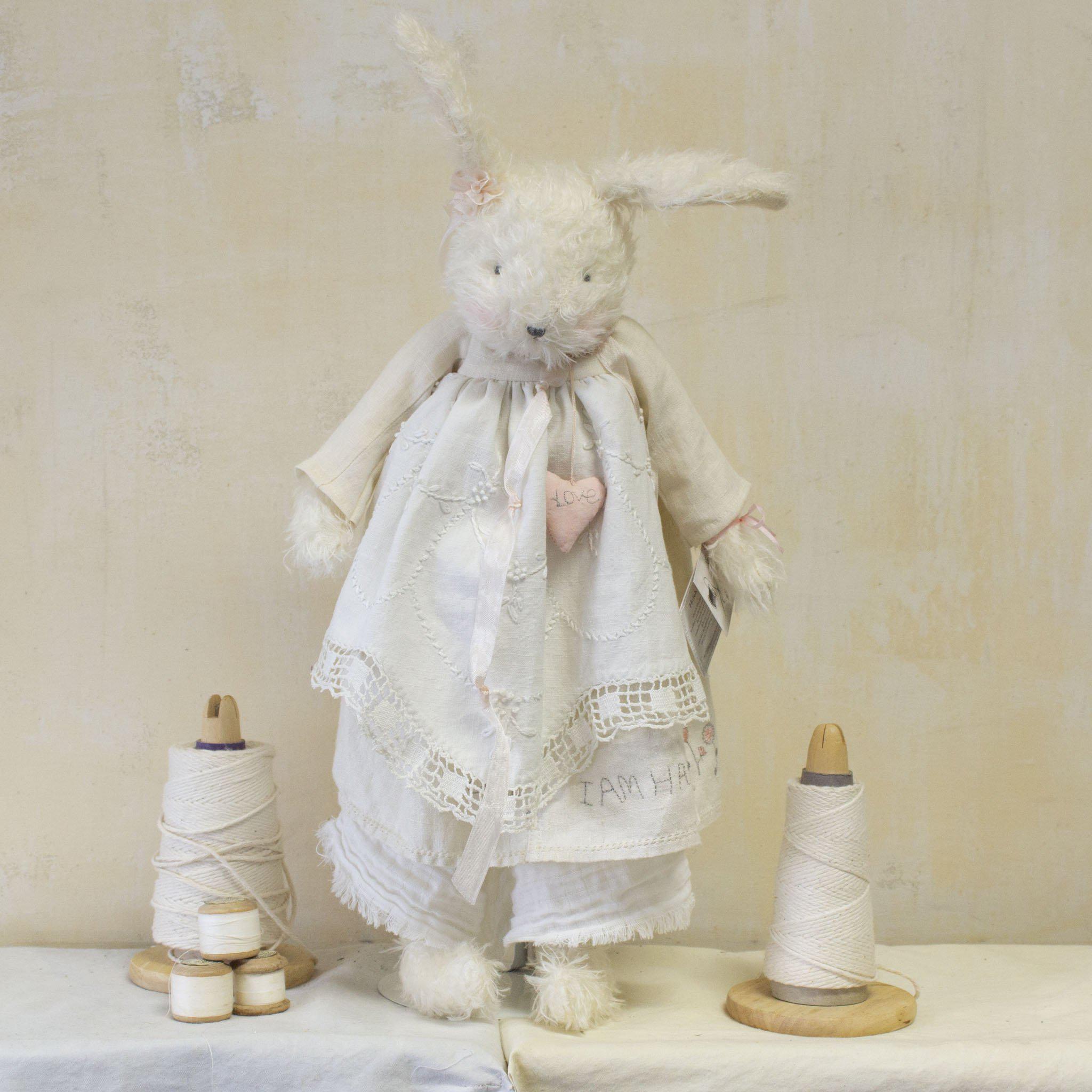 RETIRED - Hutch Studio - Proper Miss Prim - One Of A Kind Bunny、mySite、g9winljtr