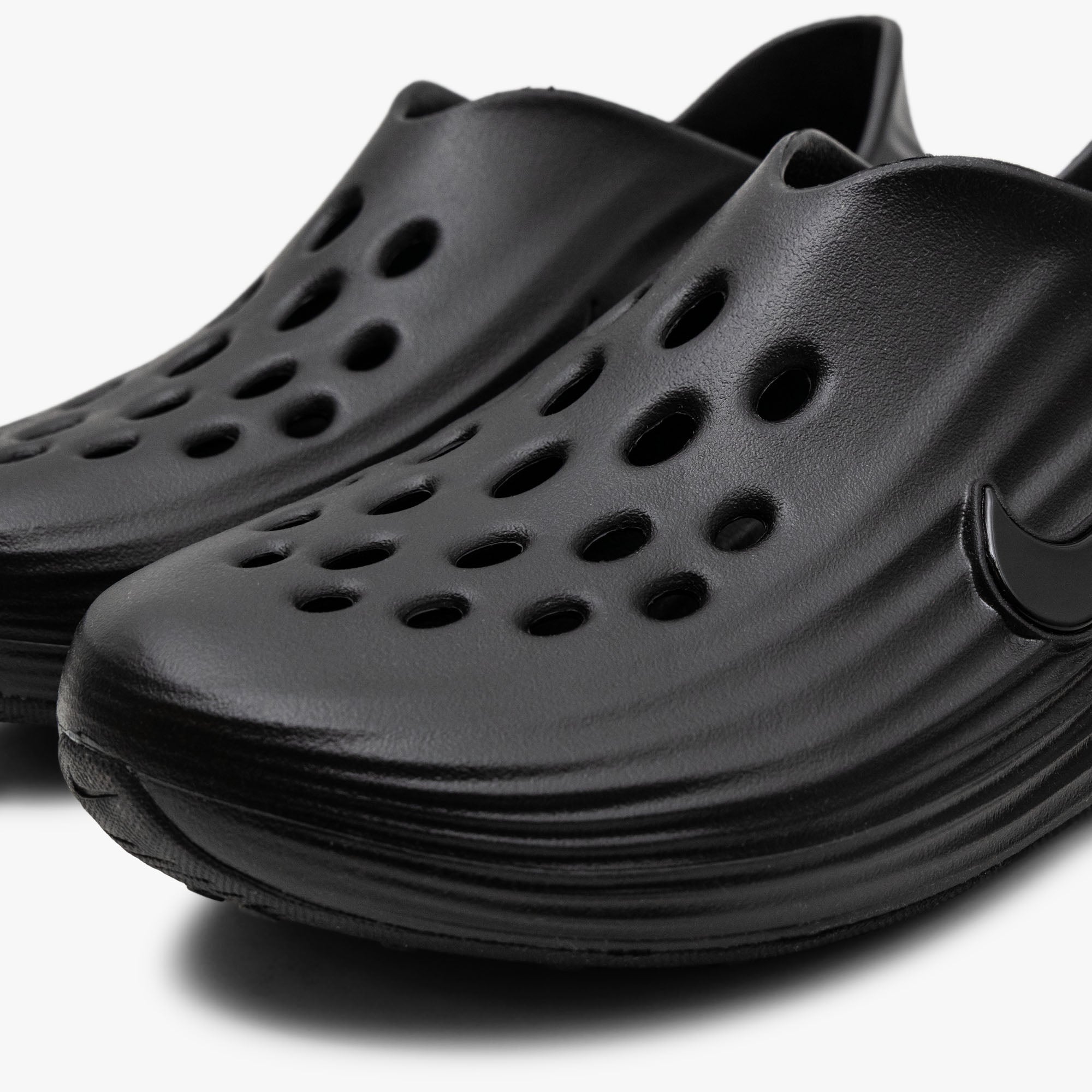  Nike ReactX Rejuven8 Black / Black、mySite、merchandisen