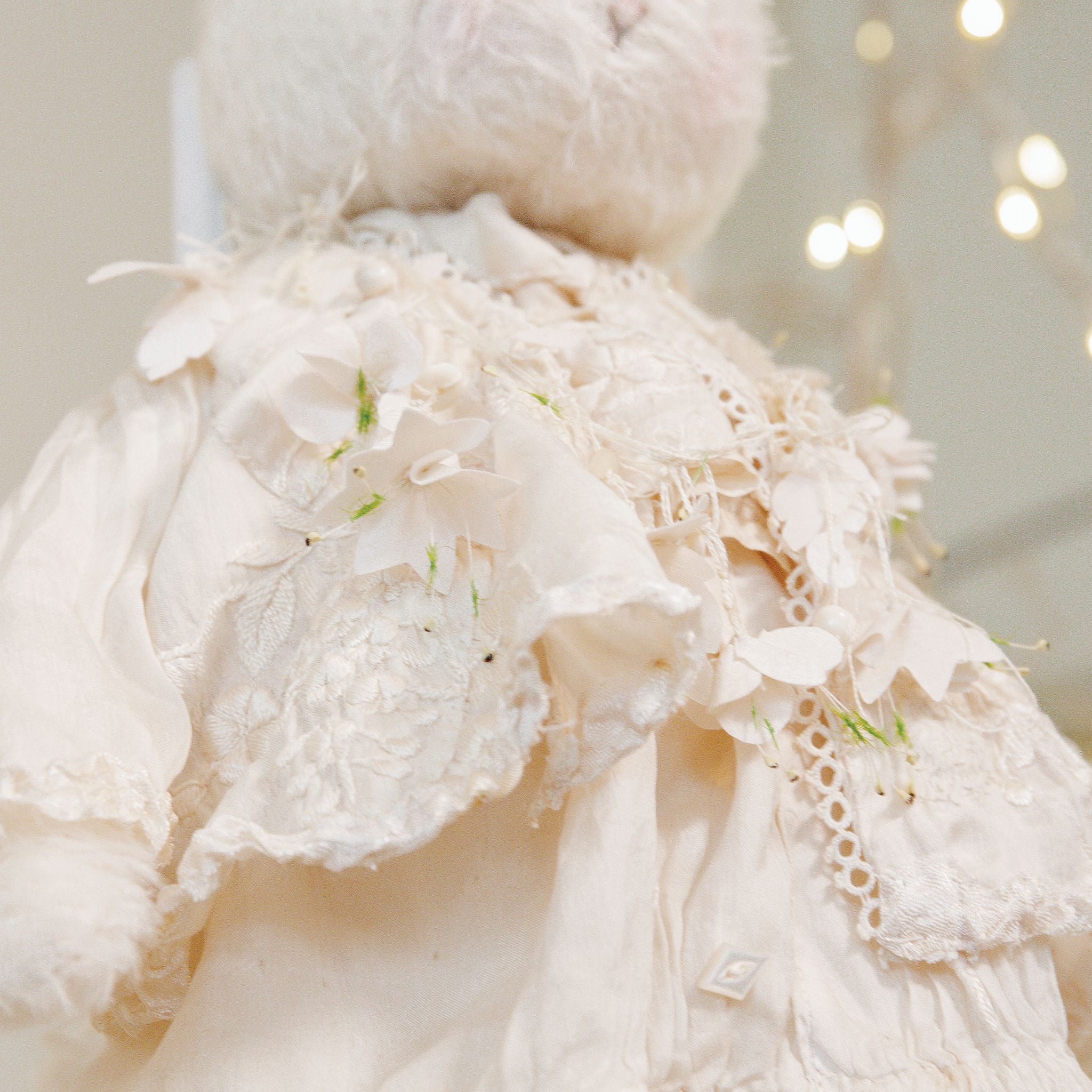 RETIRED - Hutch Studio - Della Delicate - Hand-Crafted Cream Mohair Bunny、mySite、g9winljtr