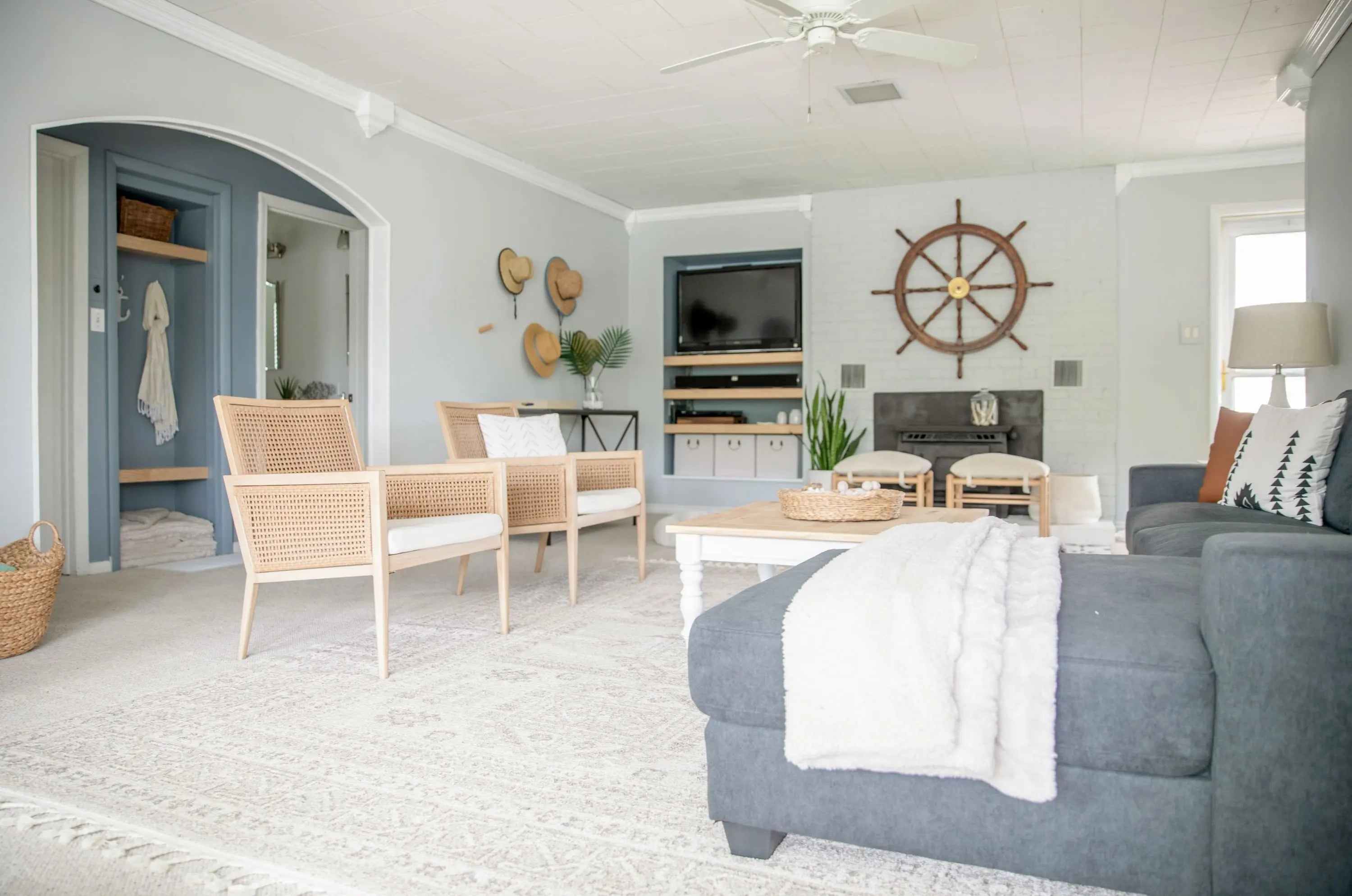 Carina Tribal Medallion Beige Kilim-Style Rug、mySite、gigharbornorthrealestate