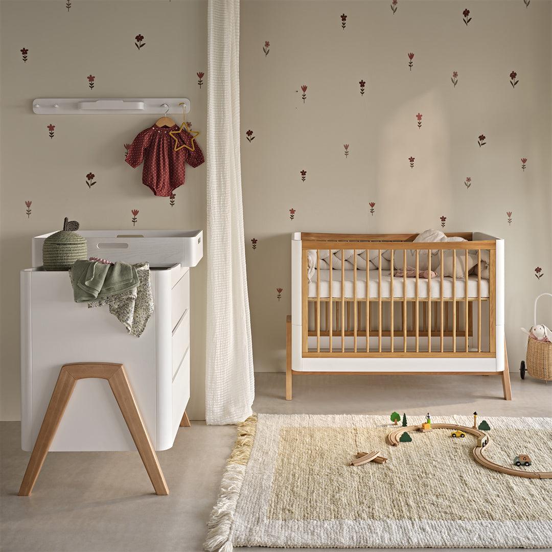  Gaia Baby Hera 'Studio Edit Two Piece Set (Cot & Dresser) - White / Oak、mySite、merchandisen
