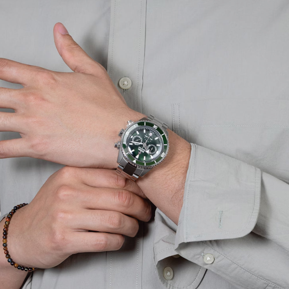  Captain Cook Chrono 43mm - Green on Bracelet
