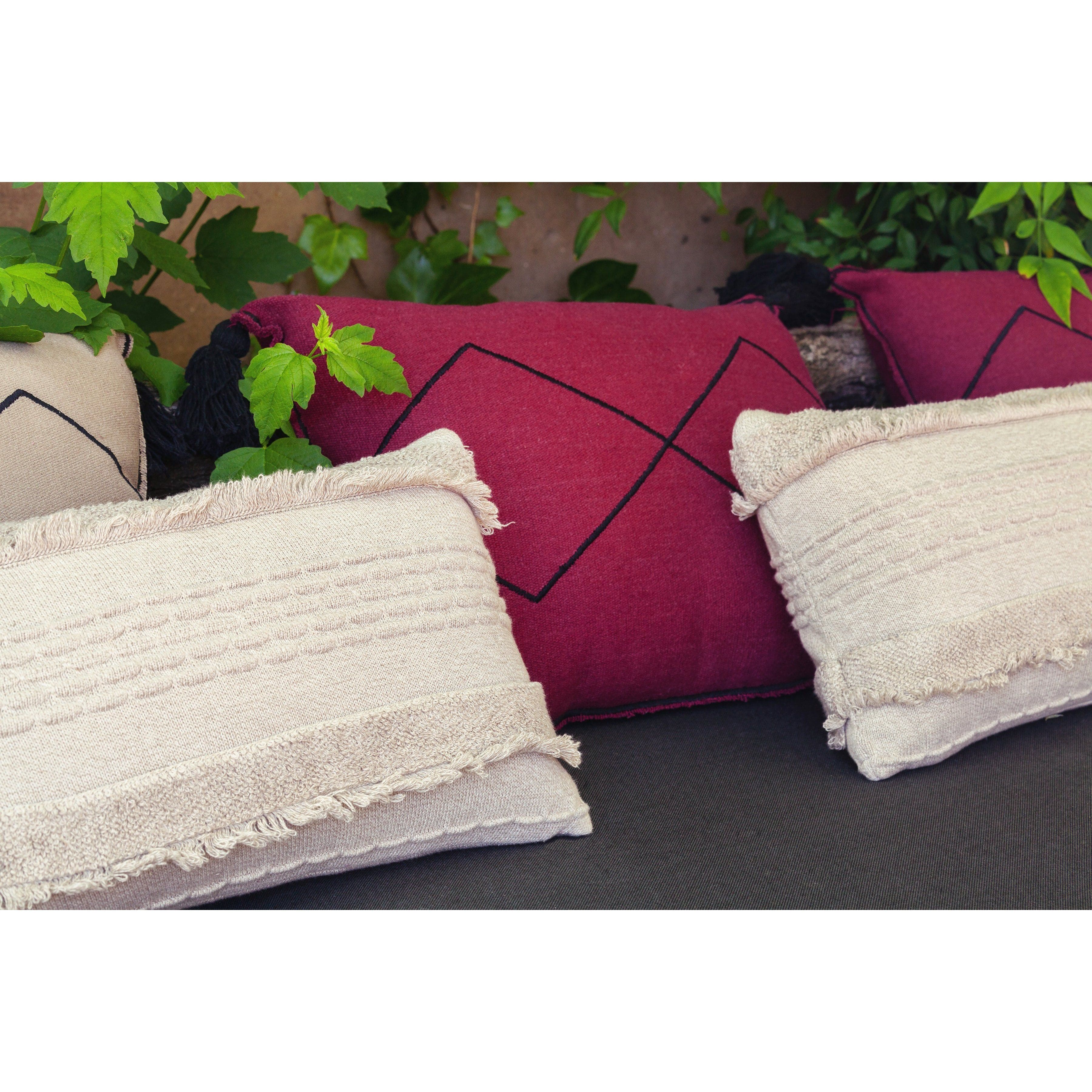 Air Dune White Knitted Cushion、mySite、gigharbornorthrealestate