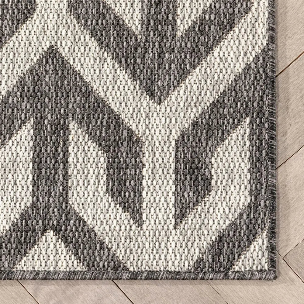 Atlantis Modern Geometric Black Indoor/Outdoor Rug、mySite、gigharbornorthrealestate