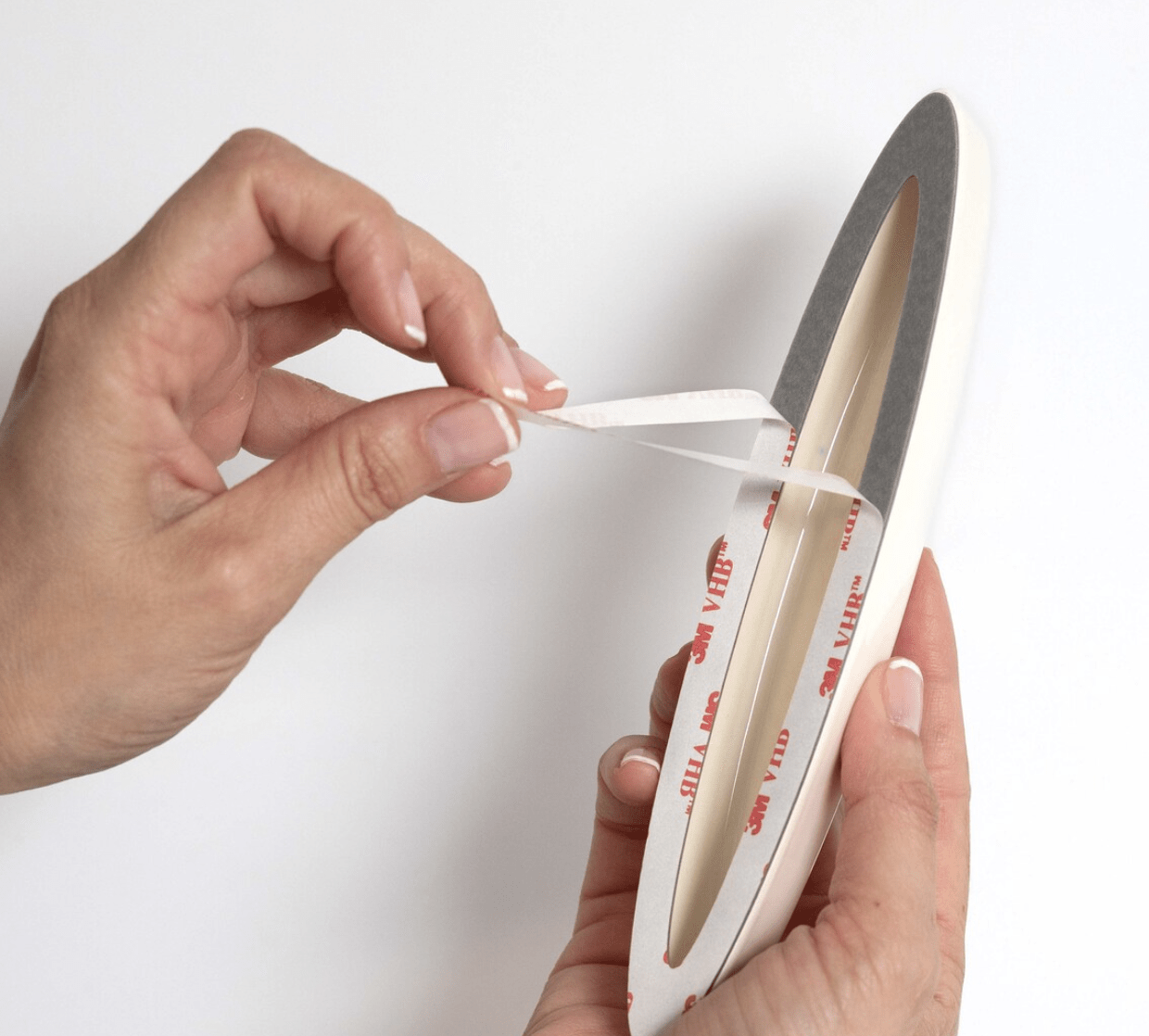 White Ceramic Mezuzah Case with Gold Shin by Mickala Design、mySite、topwebapps