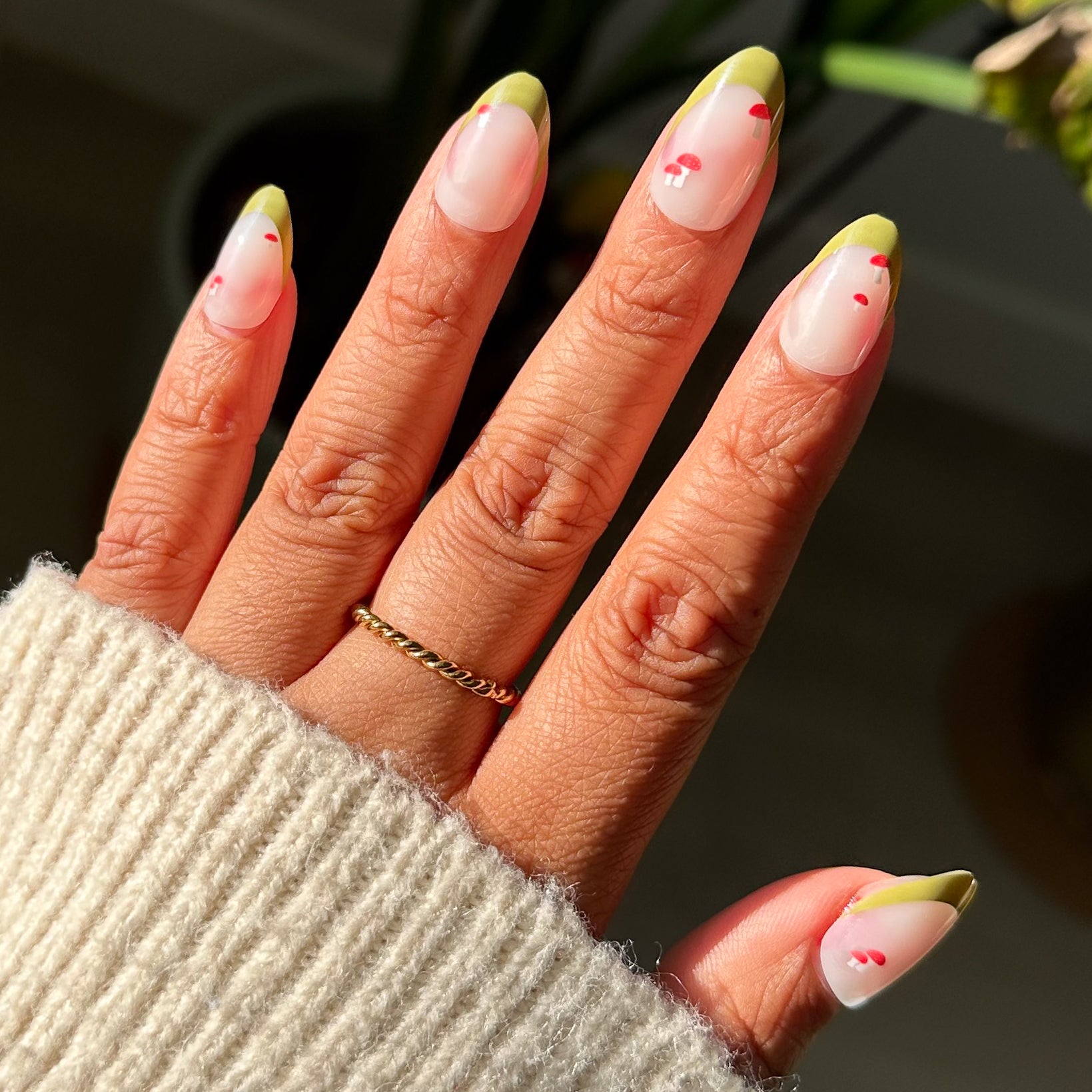 Mushroom Fall French - Press-On | Medium | Almond、mySite、solidvoid