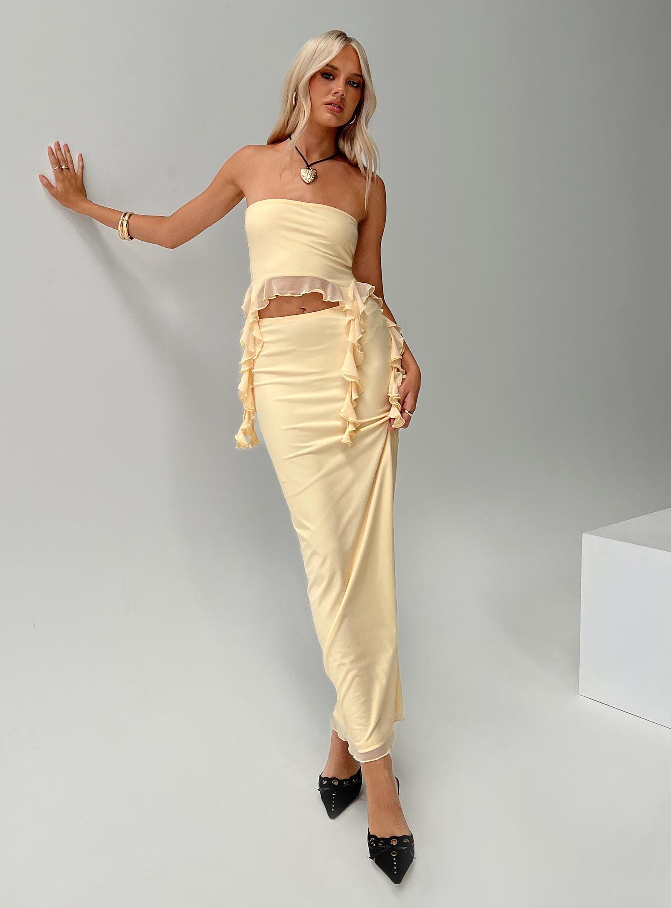 Alfonso Ruffle Set Cream、mySite、solidvoid