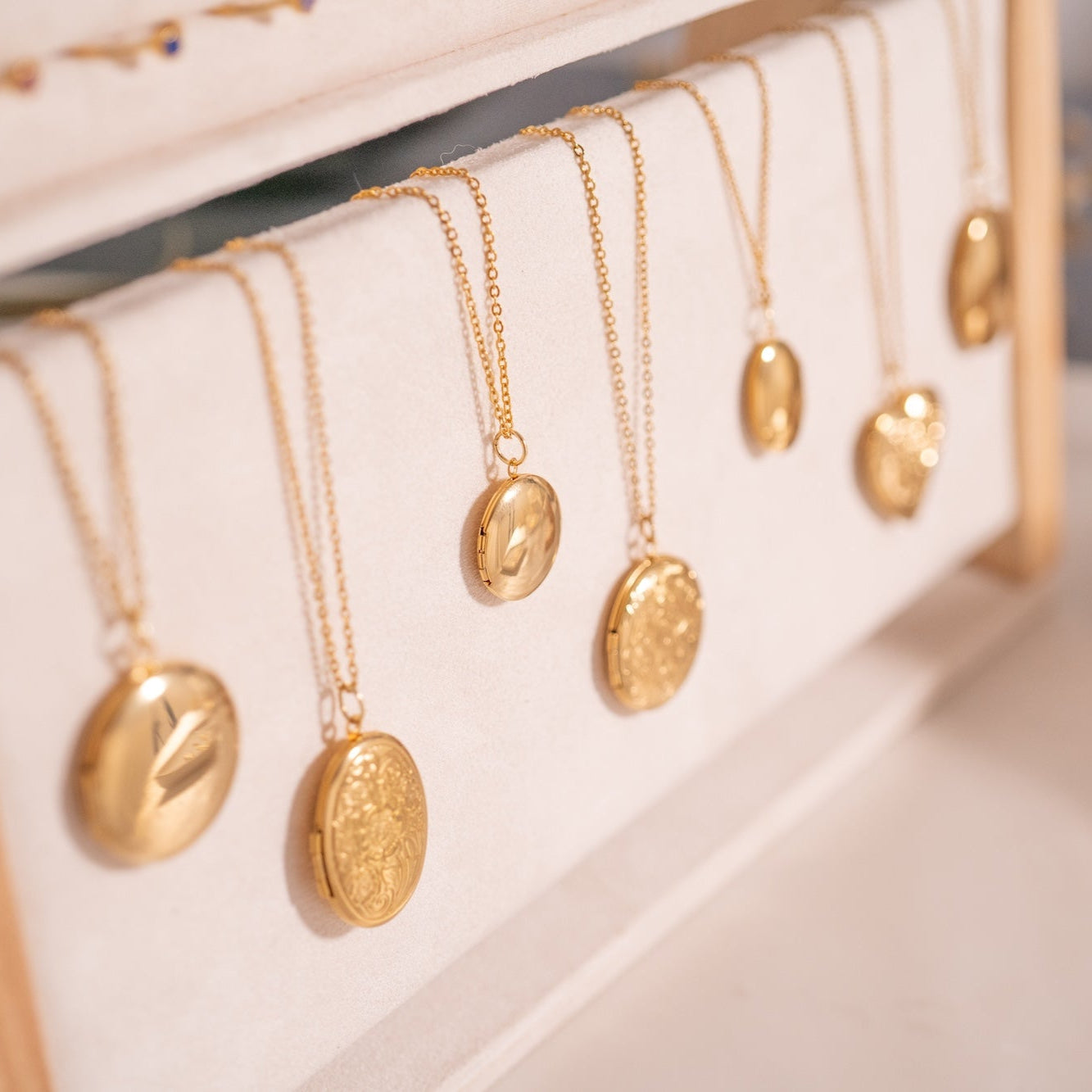 18K Gold PVD Stainless Steel Textured Oval Locket / PDL0245、mySite、dreamappss