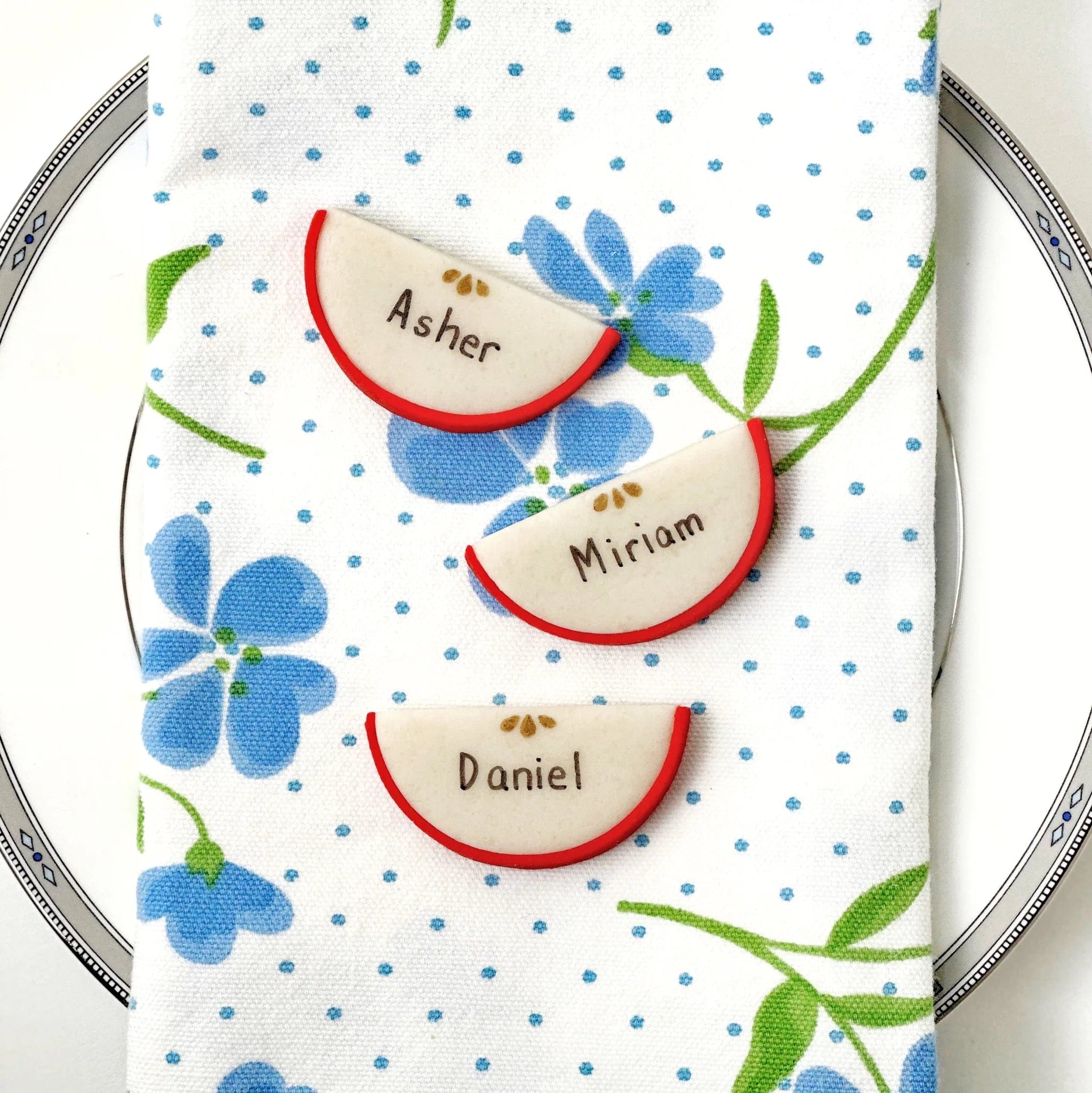 Marzipan Personalized Apple Slices Place Settings、mySite、topwebapps