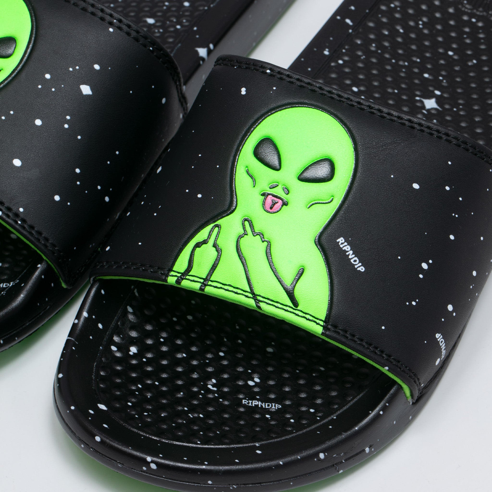  We Out Here Slides (Black/Neon Green)、mySite、merchandisen