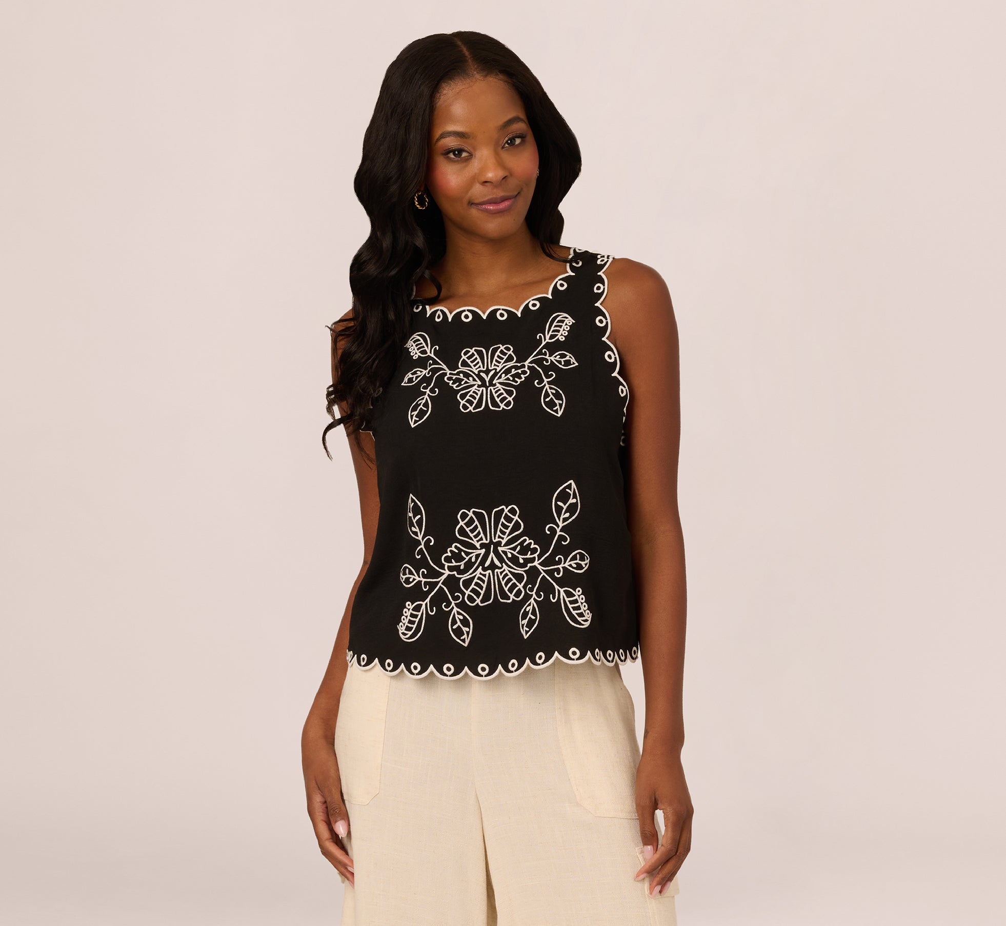 Sleeveless Cropped Floral Embroidered Top In Black Ivory、mySite、solidvoid