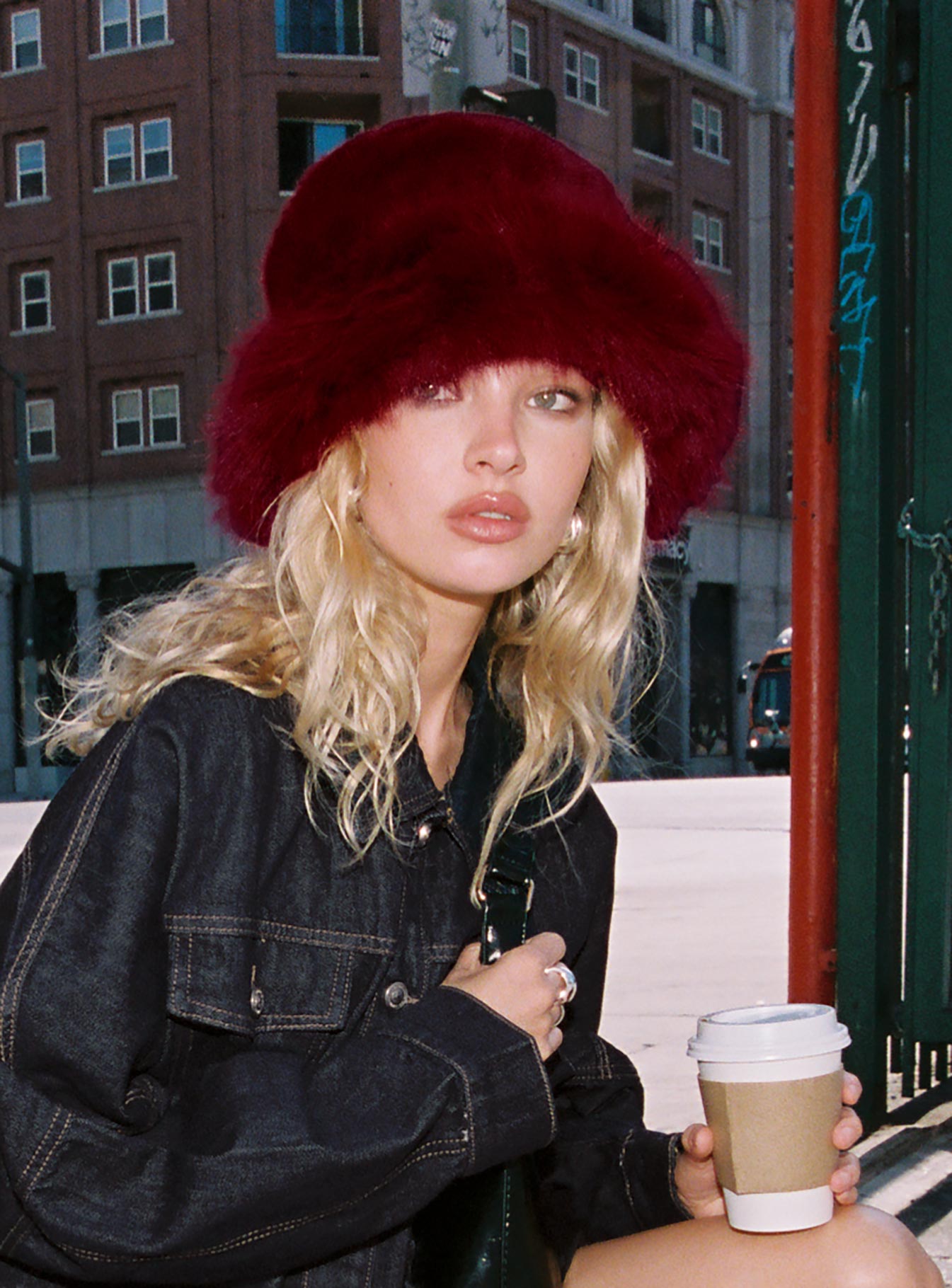 Avaah Fluffy Hat Red、mySite、solidvoid