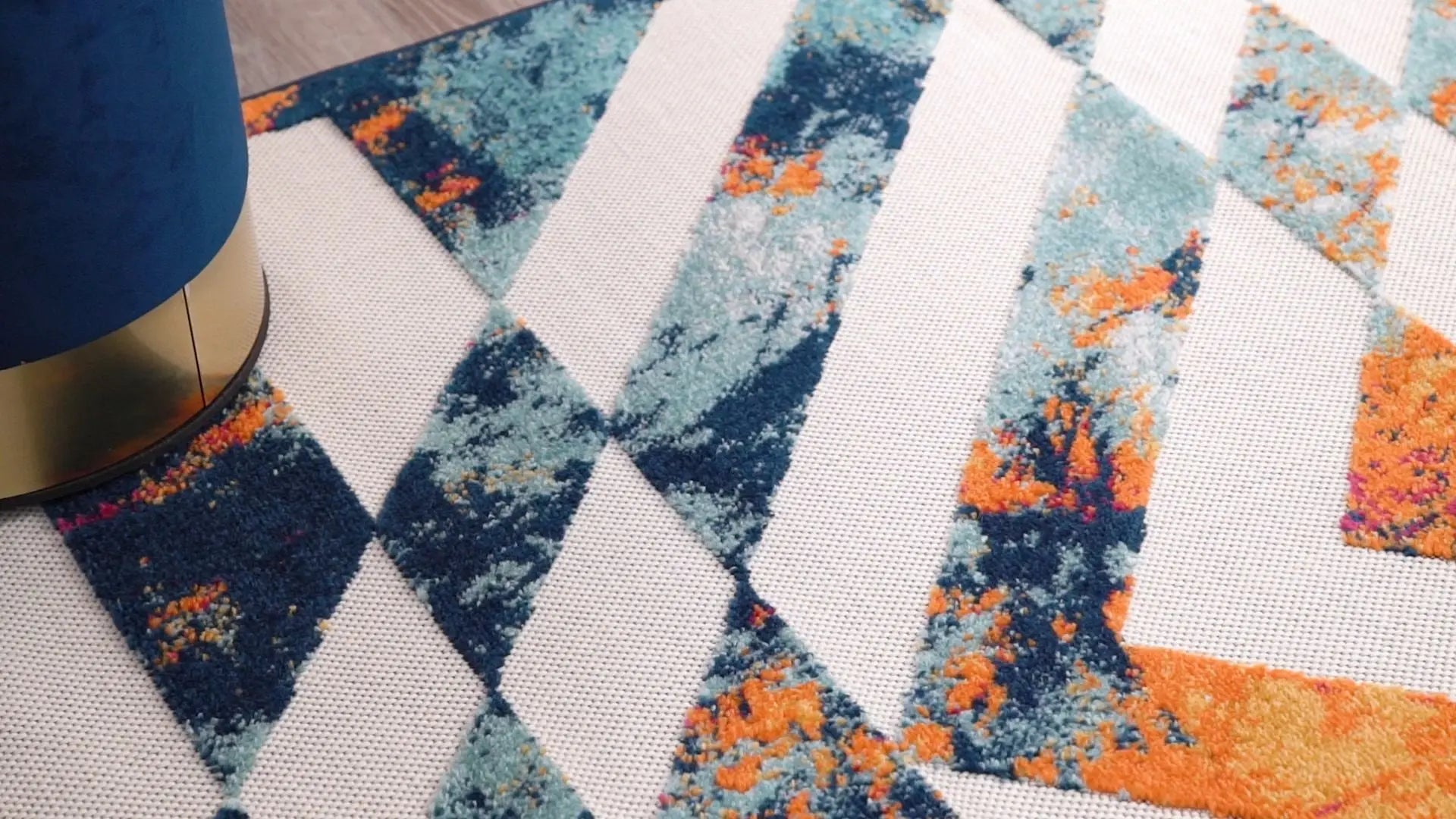 Carmen Geometric Chevron Bold Multi-Color Multi Indoor/Outdoor High-Low Rug、mySite、gigharbornorthrealestate