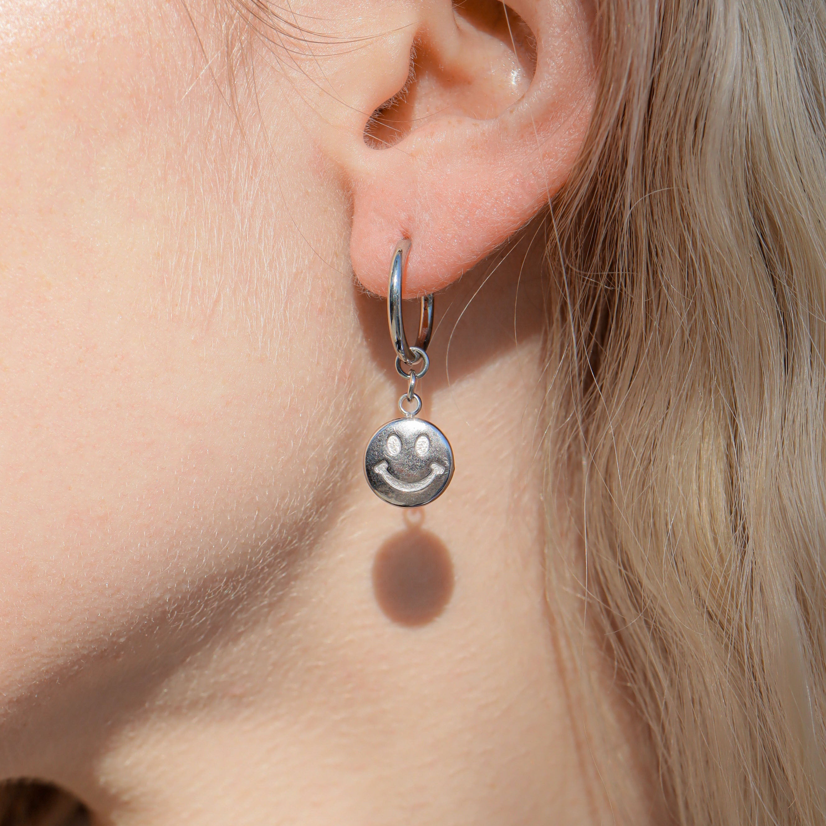 18K Gold Stainless Steel Smiley Face Huggie Earrings / ERJ0071、mySite、dreamappss