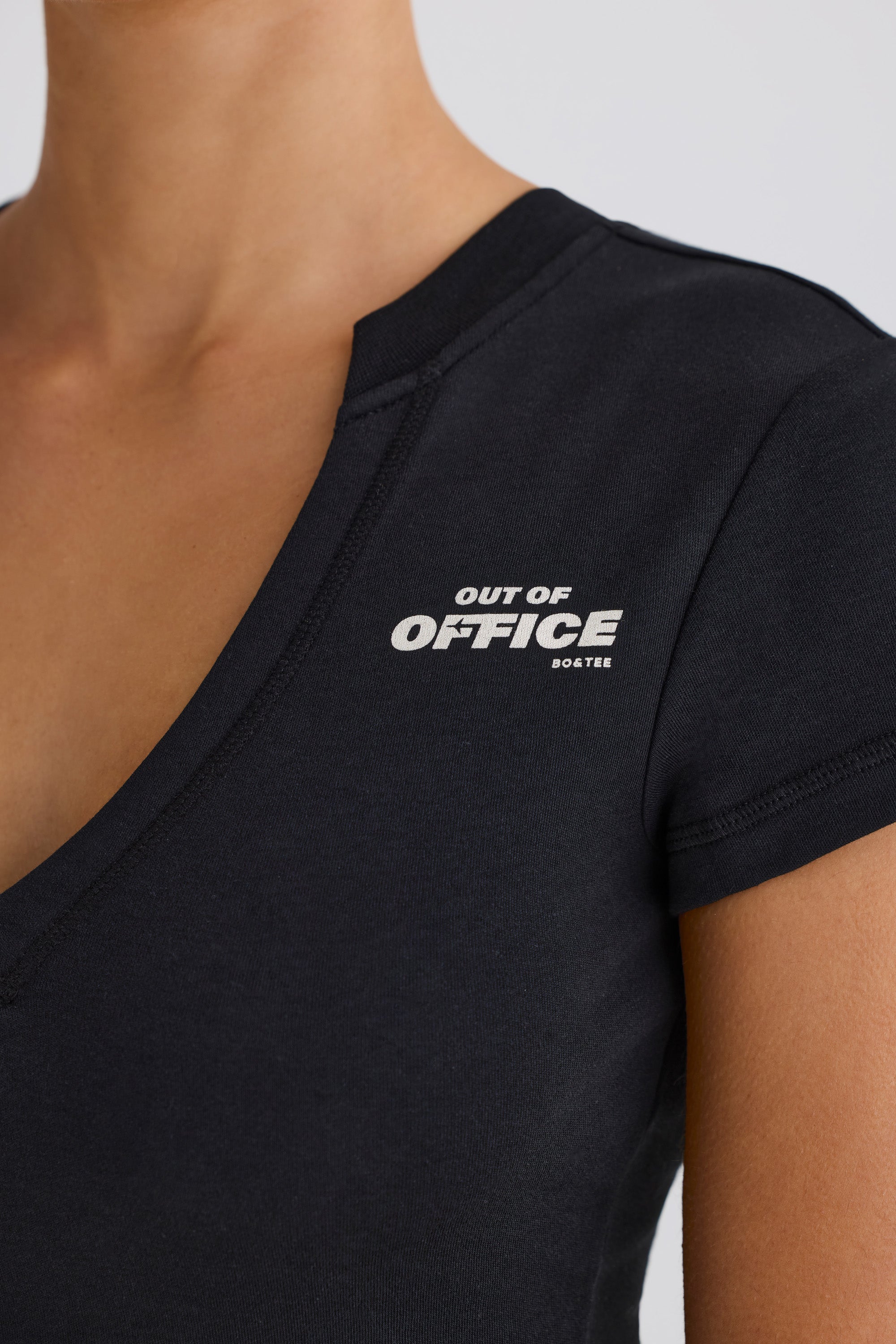 Graphic-Print Cropped T-Shirt in Black、mySite、solidvoid