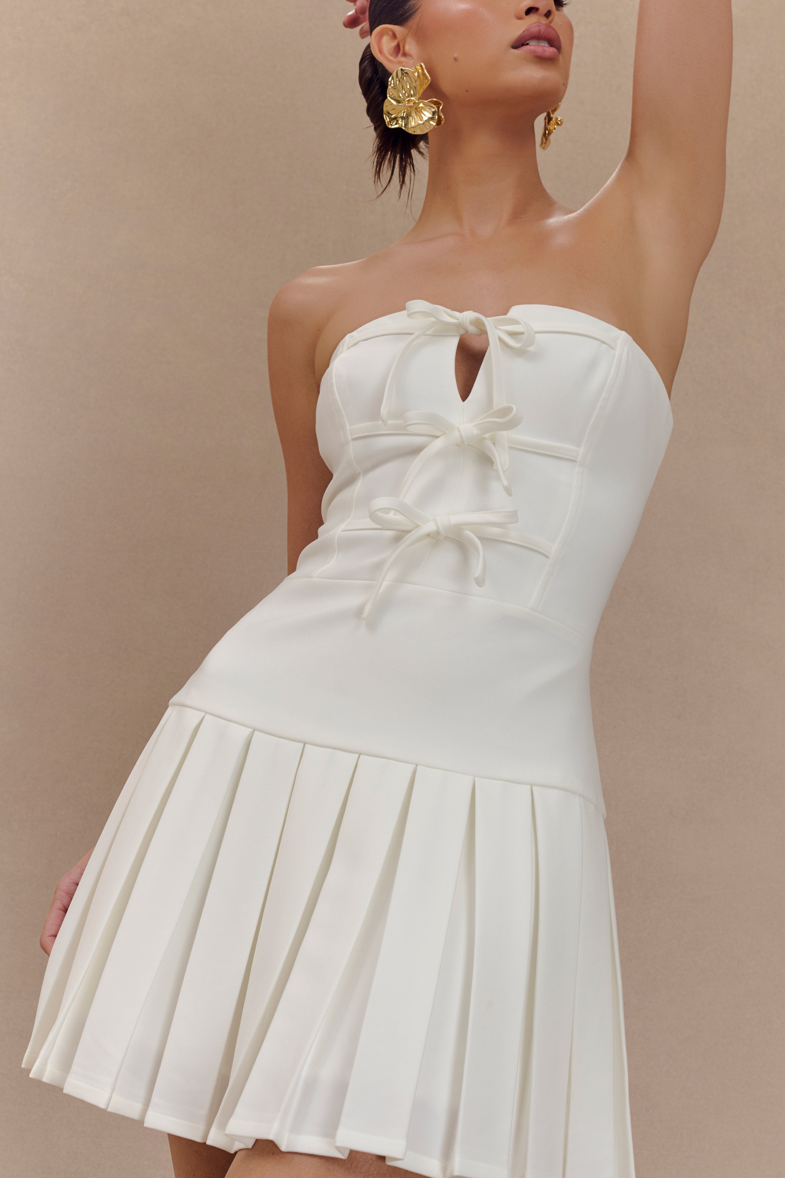 Naya Pleated Mini Dress With Ties - White、mySite、solidvoid