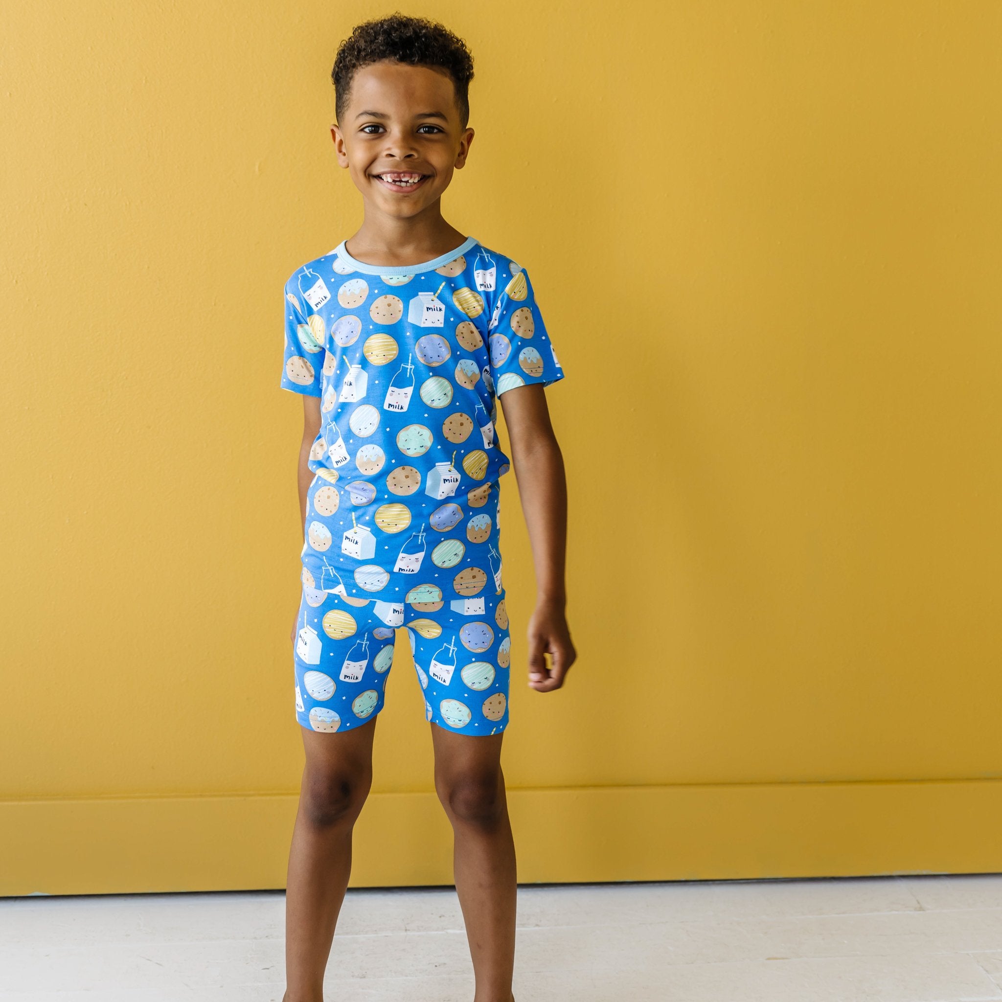 Blue Cookies & Milk Two-Piece Short Sleeve & Shorts Pajama Set、mySite、g9winljtr