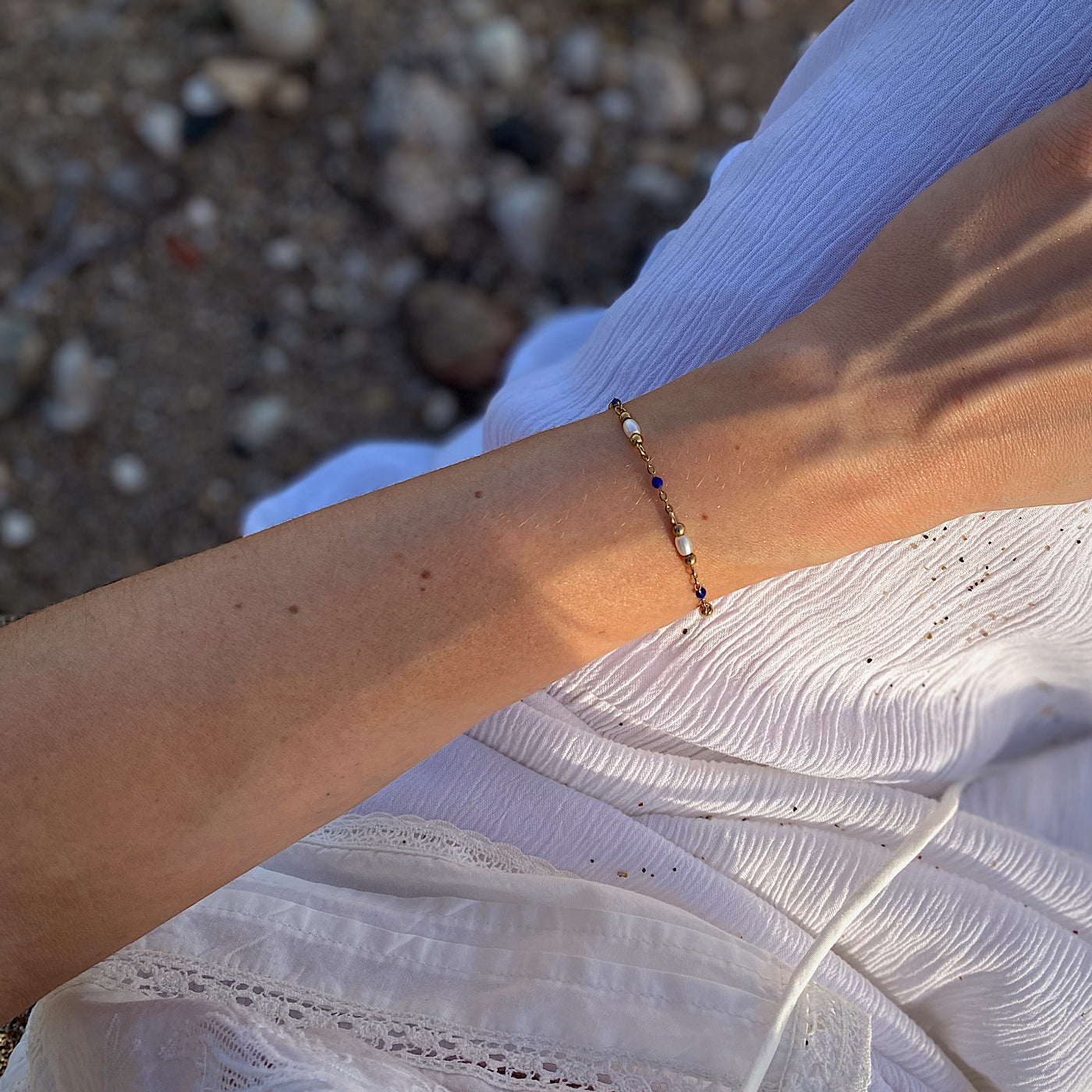 Élevé Pearl & Blue Epoxy Chain Bracelet, Gold Colour、mySite、botmansion