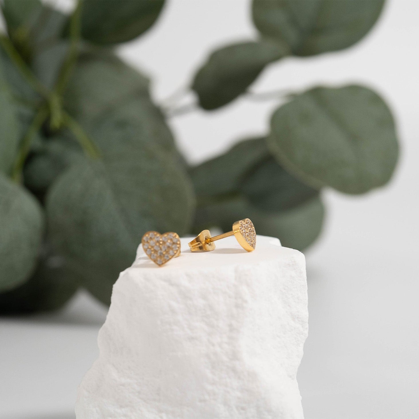 18K Gold PVD Stainless Steel Heart Stud Pave Stones Earrings / ERJ0079、mySite、dreamappss