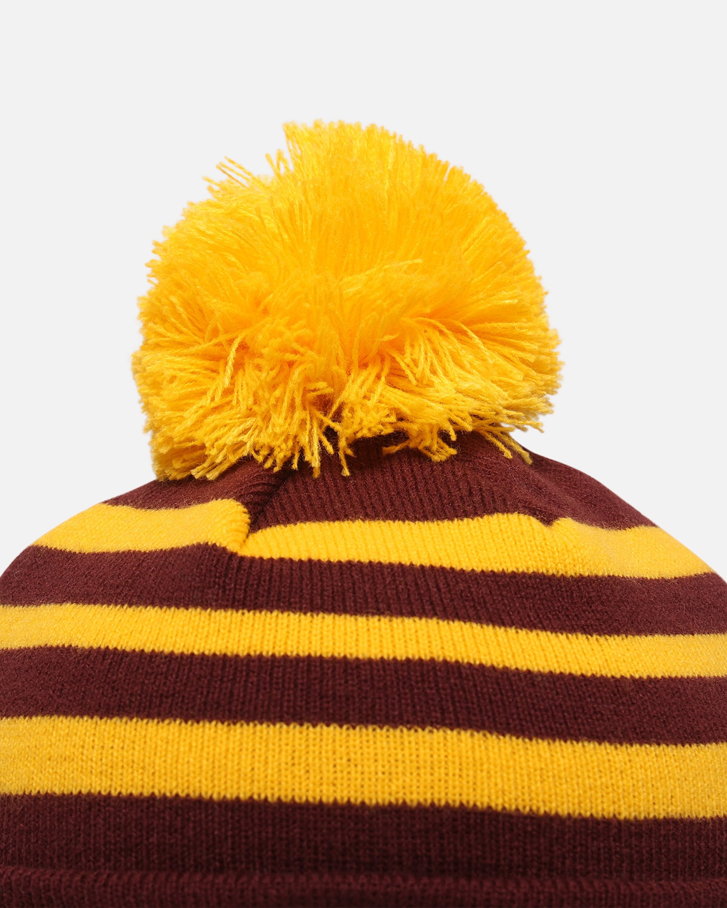 New Era Brisbane Broncos 'NRL 2025 Collection' Knitted Badged Beanie Official Team Colour、mySite、zt4zffjzw