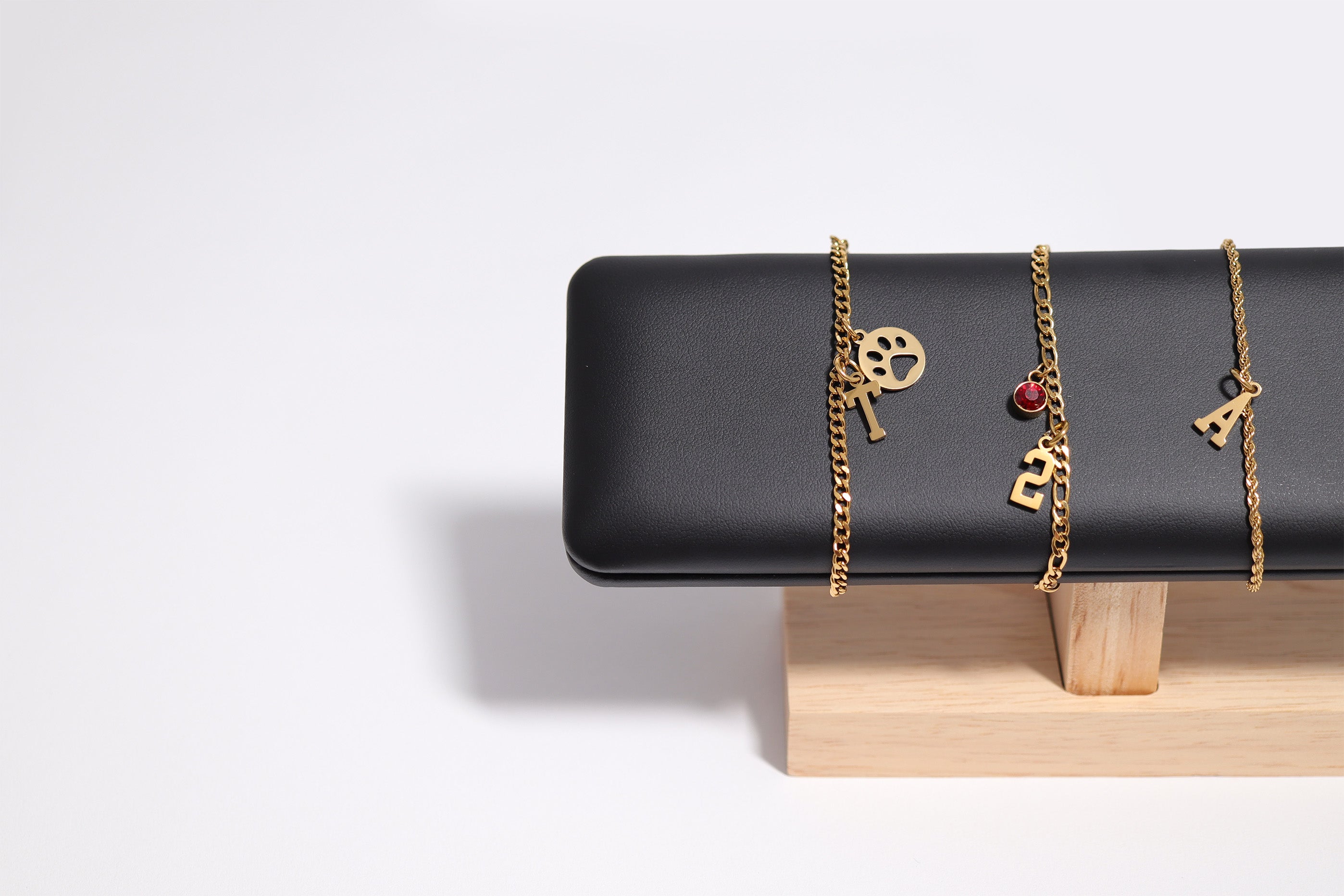 18K Gold PVD Coated Stainless Steel Small Sport Letter Pendant / PDS0007、mySite、dreamappss