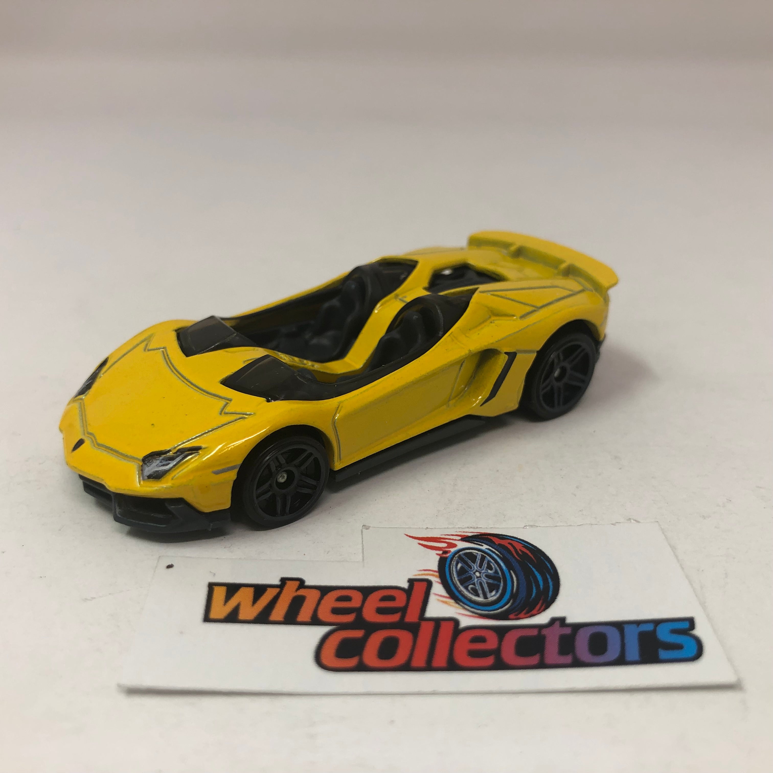 Lamborghini Aventador * Yellow * Hot Wheels Loose 1:64 Scale、mySite、hgirdovlk