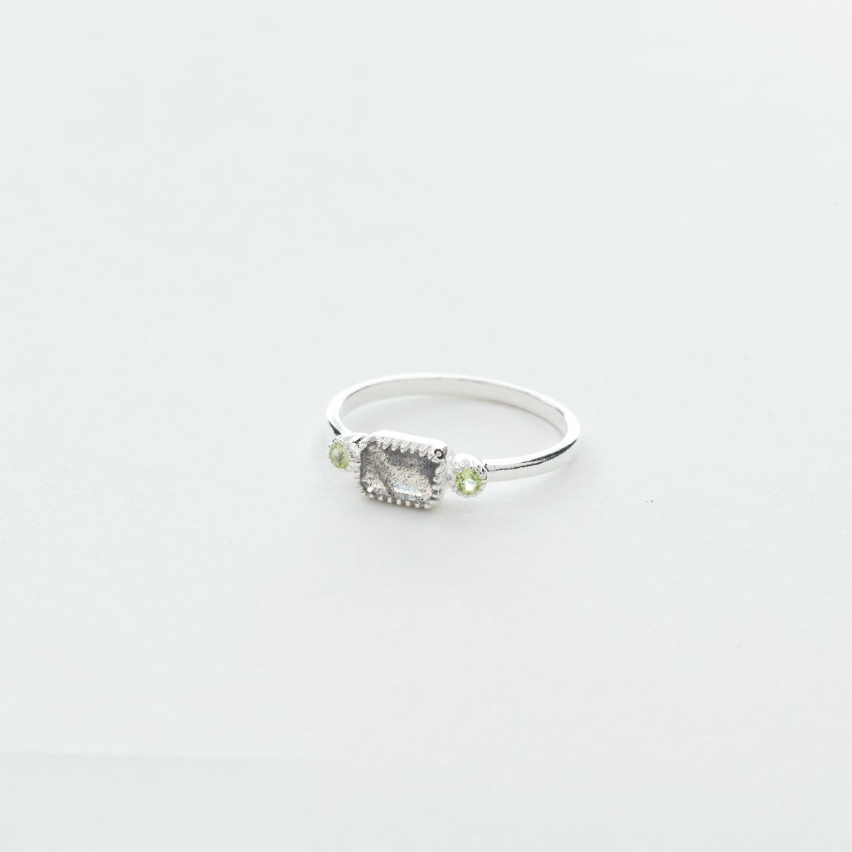 3 Stone Rectangular Labradorite and Peridot Ring in Silver、mySite、topwebapps