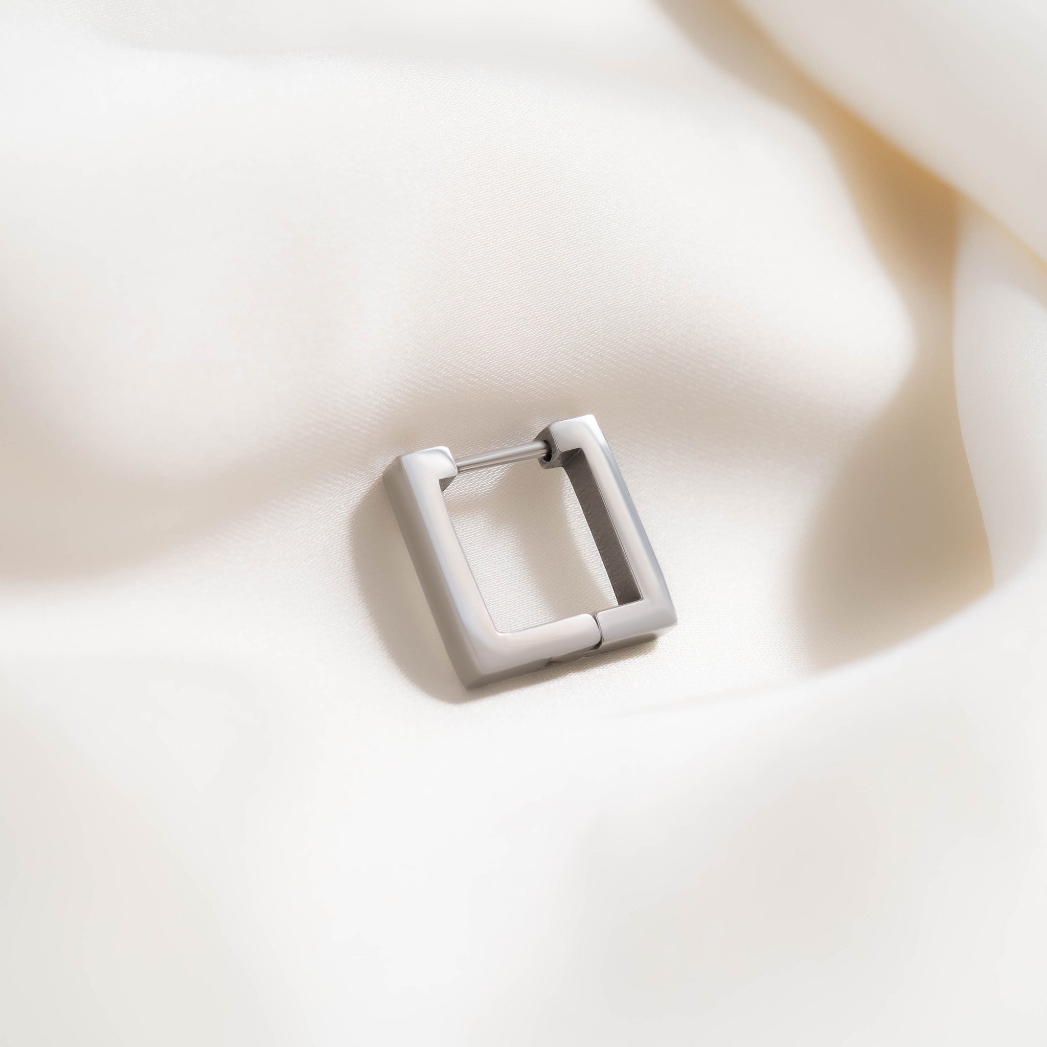 18K Gold PVD Stainless Steel Square Huggie Earrings / ERJ0011、mySite、dreamappss