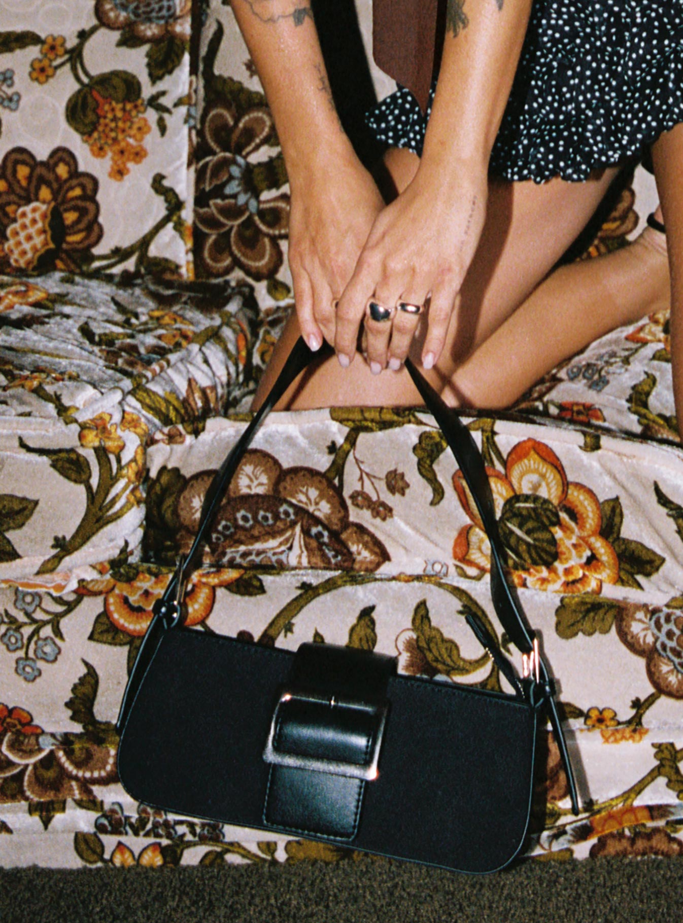 Addie Buckle Detail Shoulder Bag Black、mySite、solidvoid