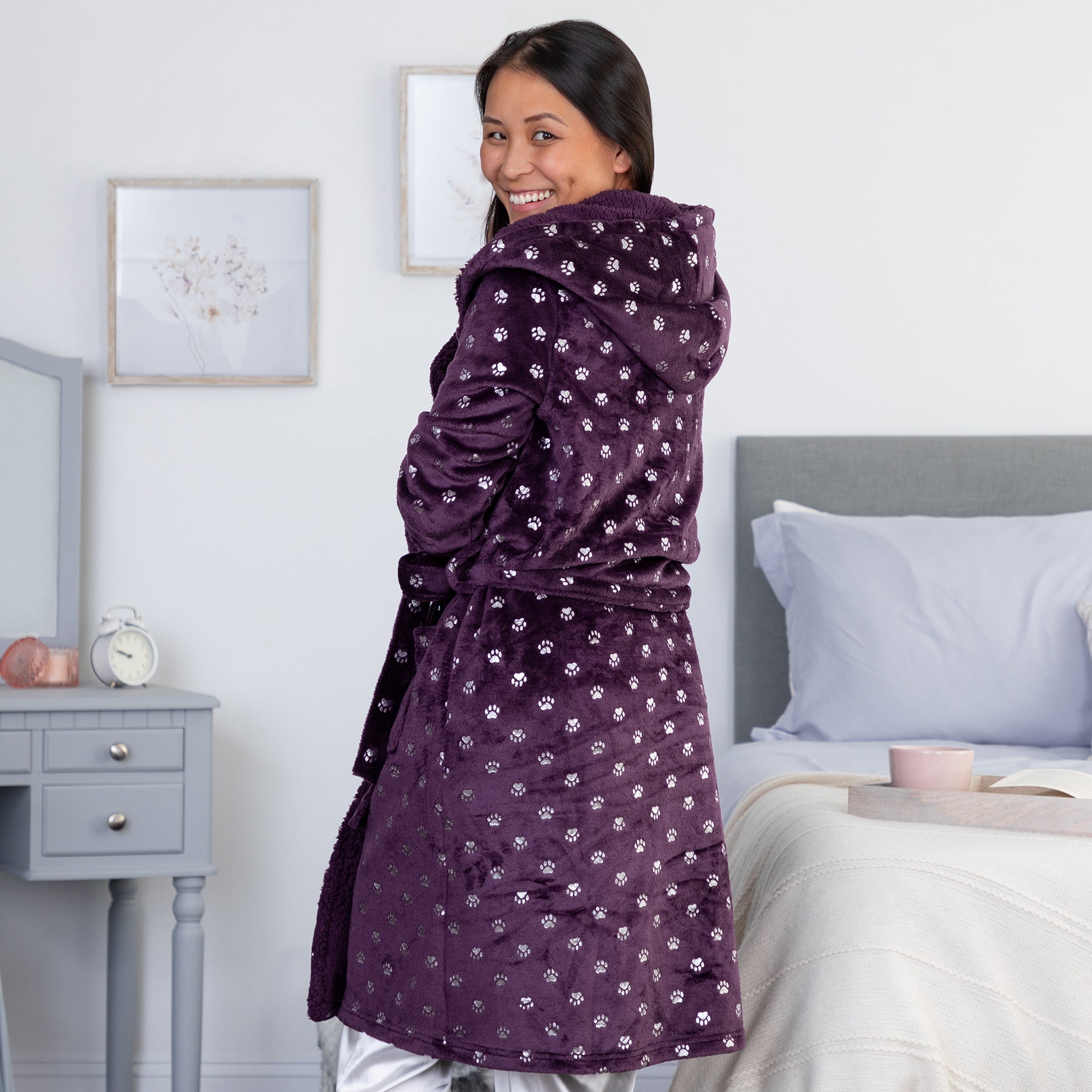 Regal Silver Paws Hooded Robe、mySite、camillekostekn