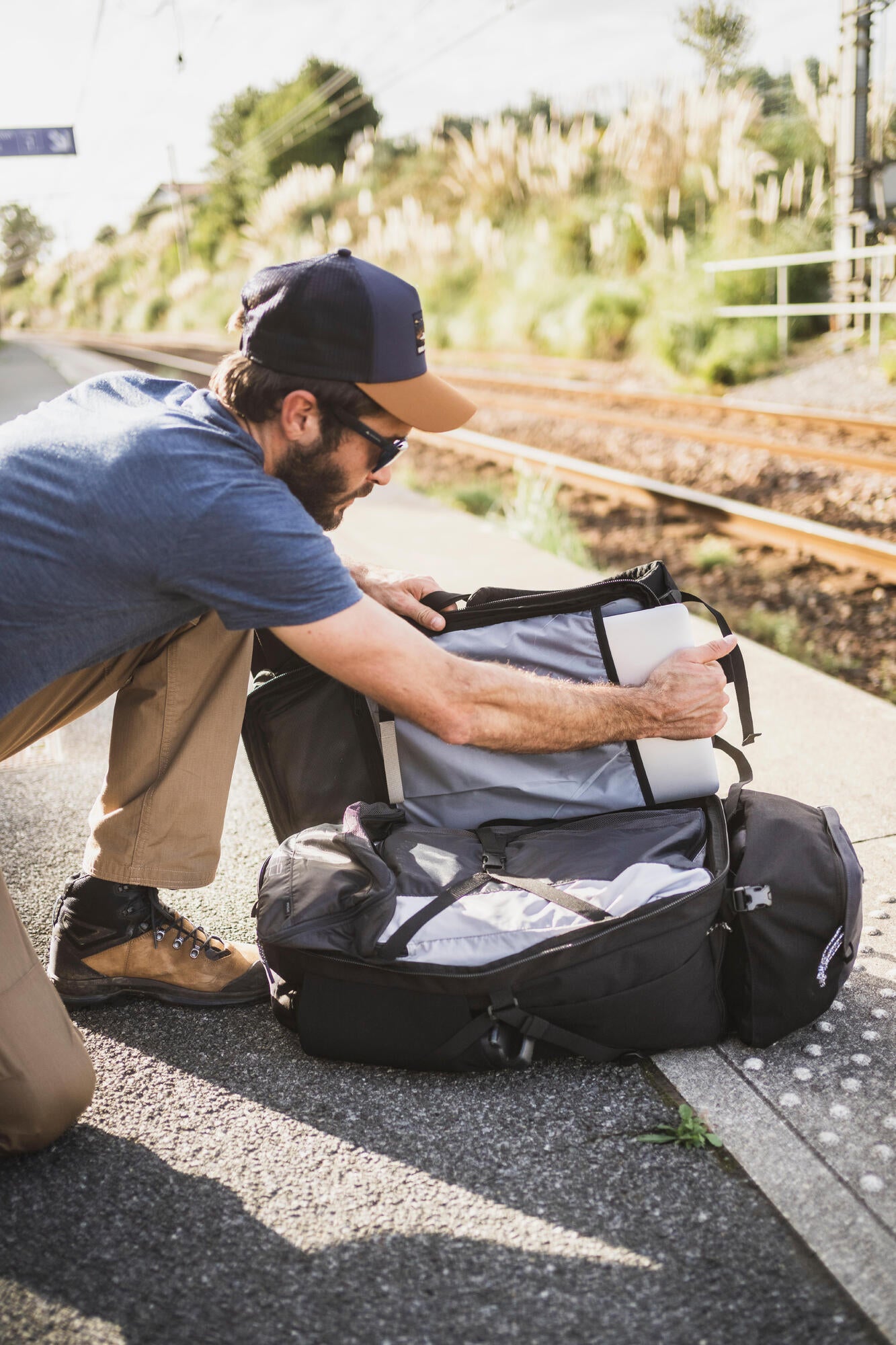 Forclaz Men's Travel 900 50+6 L Backpacking Pack