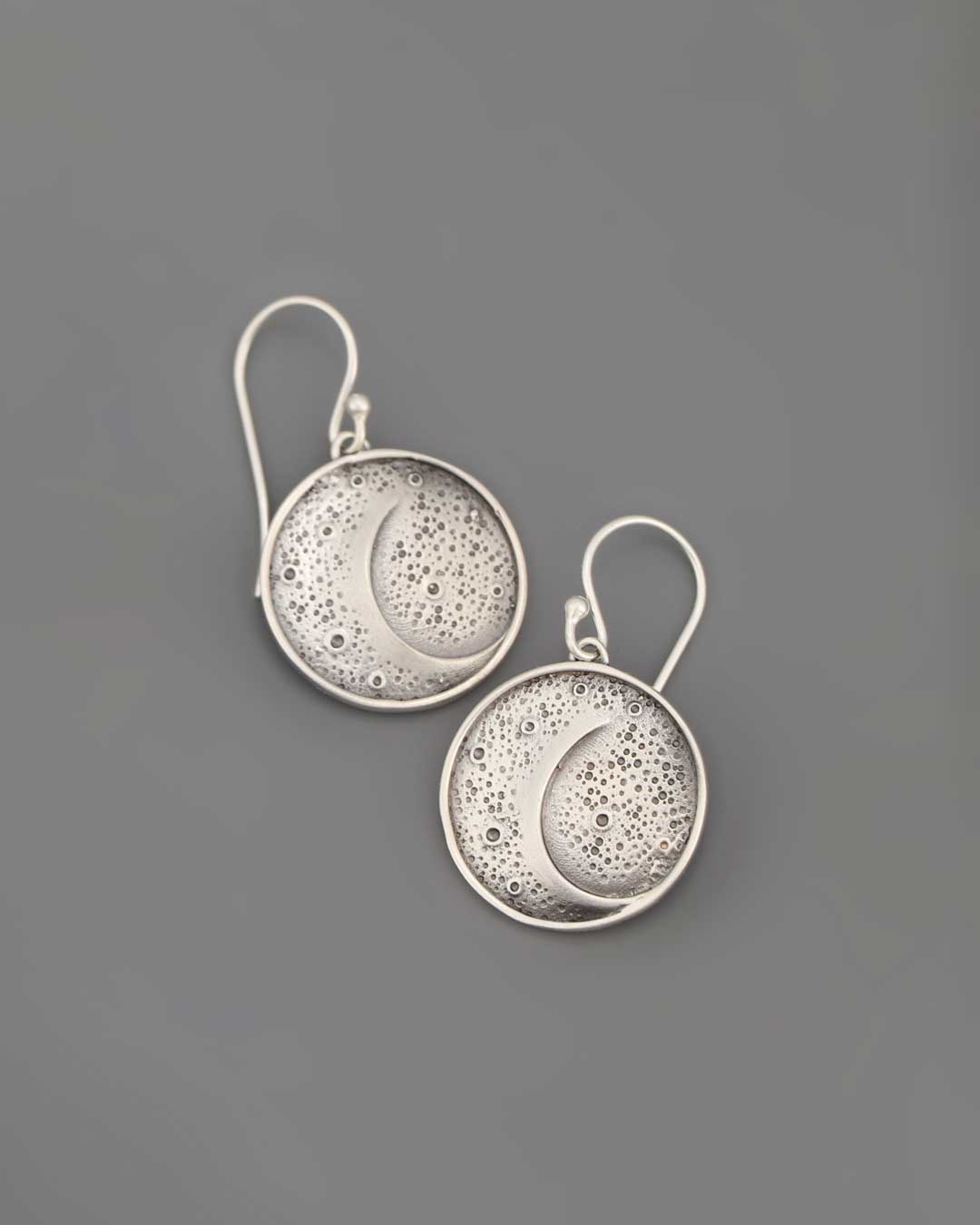 Sterling Silver Artistic Moon Earrings – Textured Celestial Disc Design、mySite、topwebapps