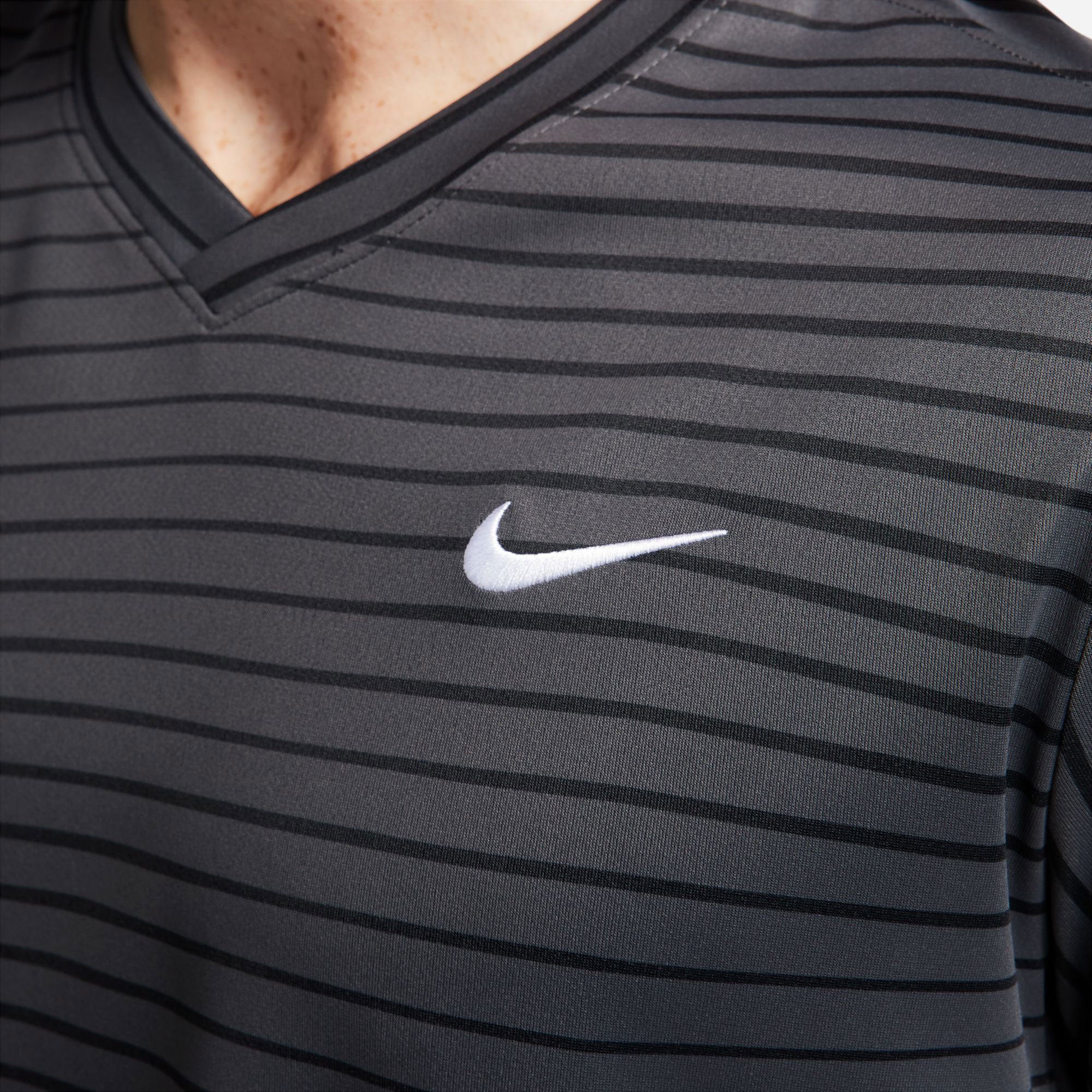NikeCourt Victory Men's Dri-FIT Printed Tennis Shirt