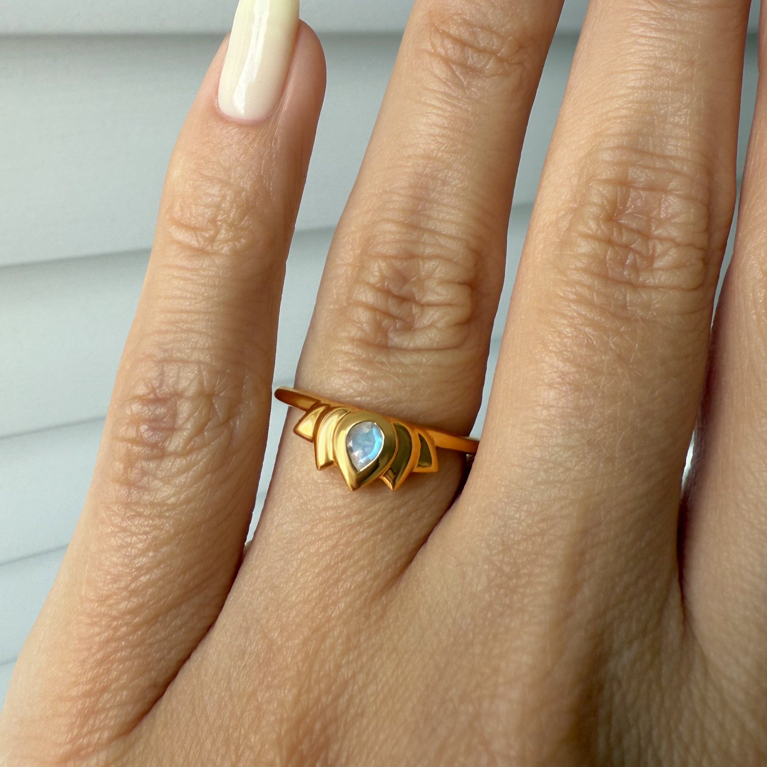Moonstone Ring - Dainty Lotus、mySite、hinf8tx79