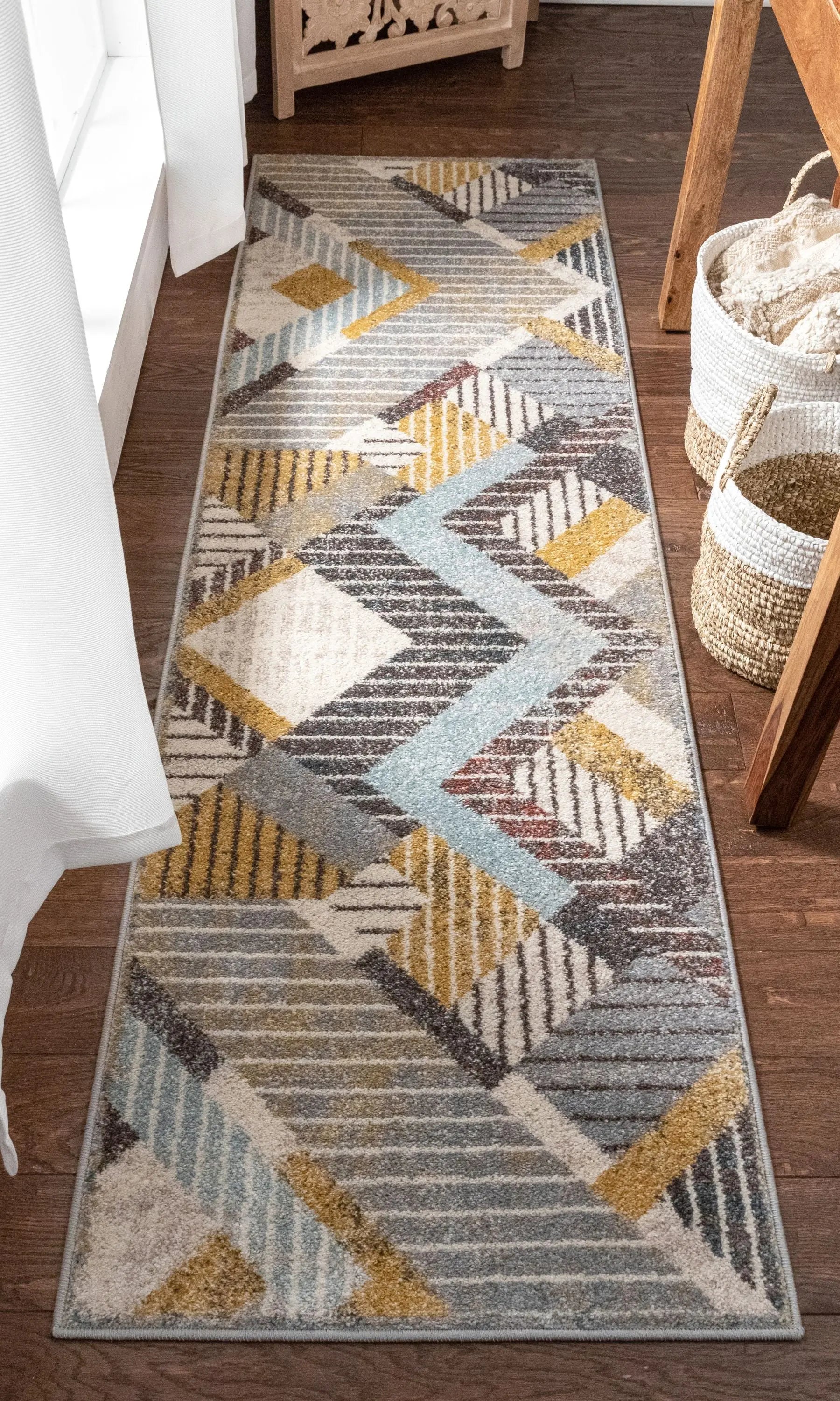 Jacey Geometric Distressed Grey Rug、mySite、gigharbornorthrealestate