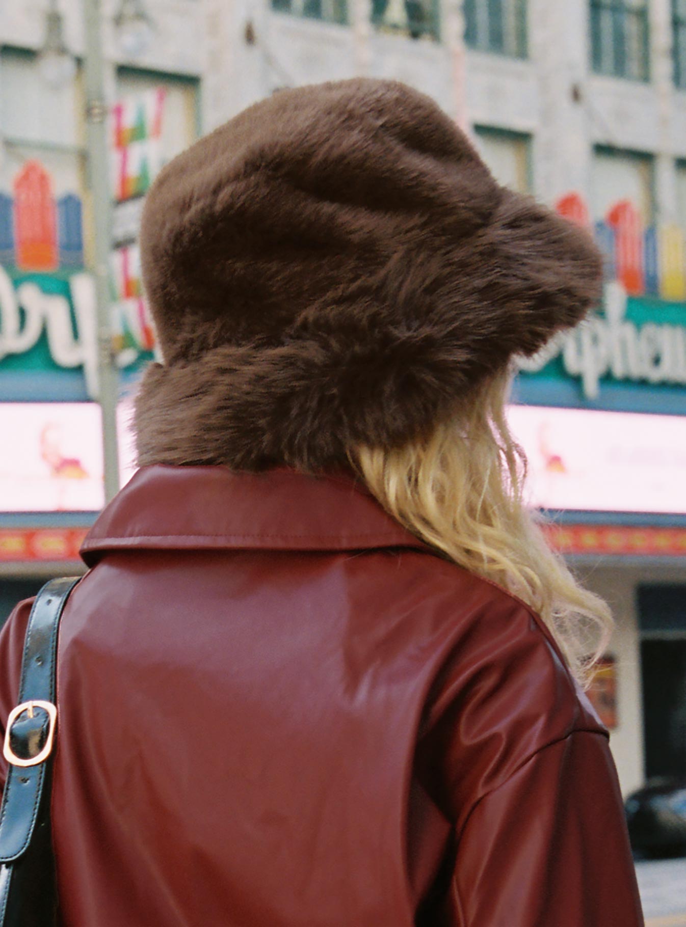 Avaah Fluffy Hat Taupe、mySite、solidvoid