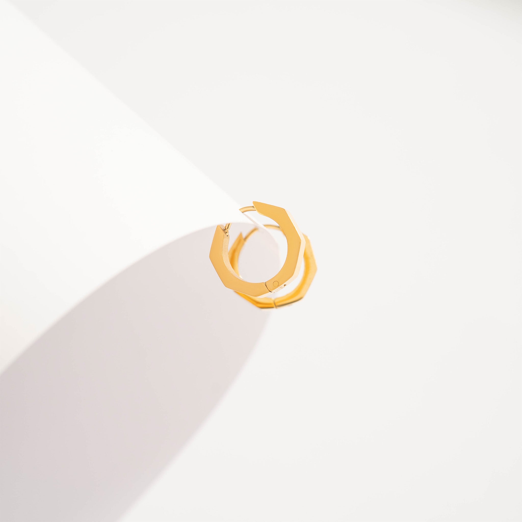 18K Gold PVD Stainless Steel Geometric Huggie Hoop Earrings / ERJ0008、mySite、dreamappss