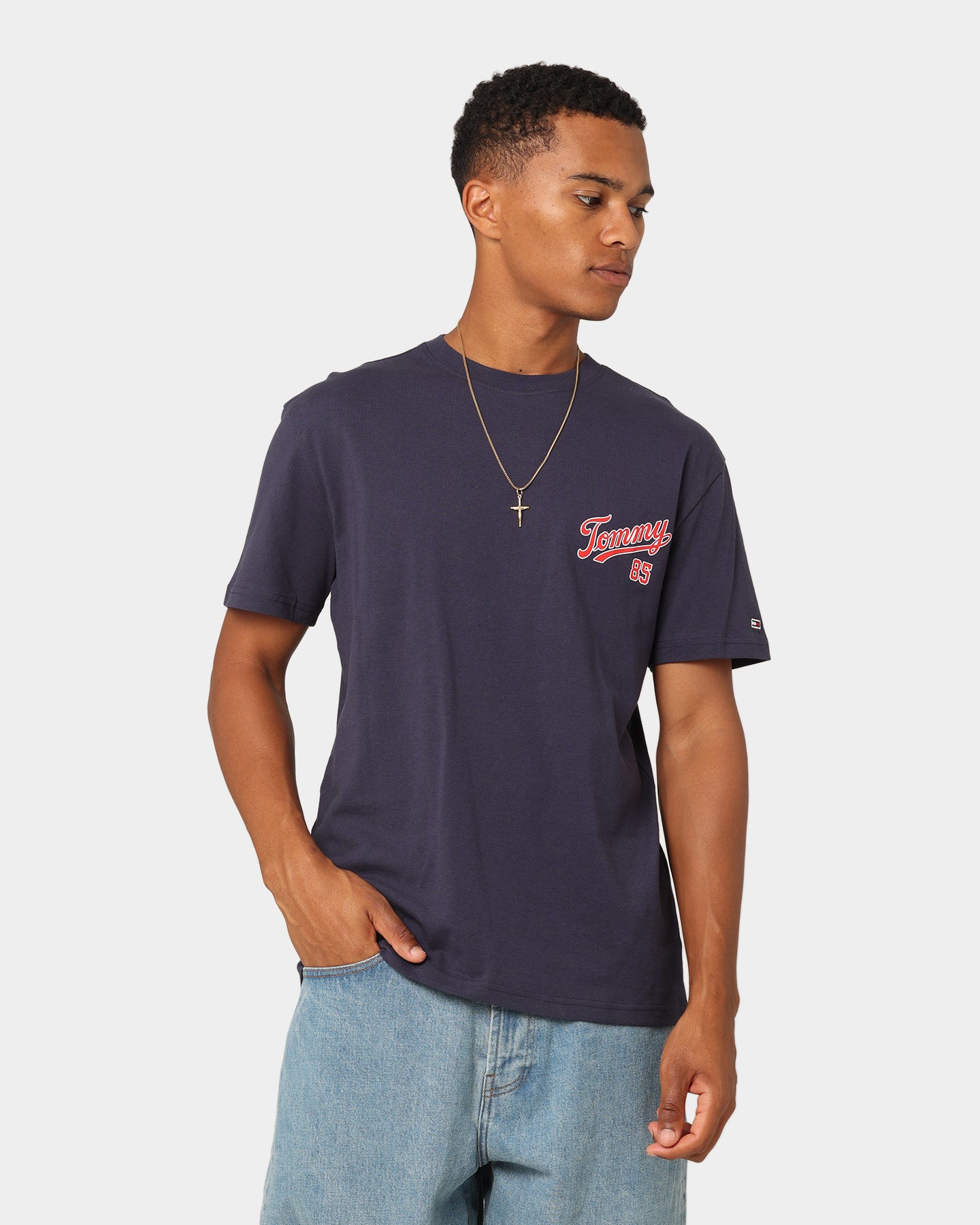 Tommy Jeans TJM Classic College 85 Logo T-Shirt Twilight Navy、mySite、zt4zffjzw