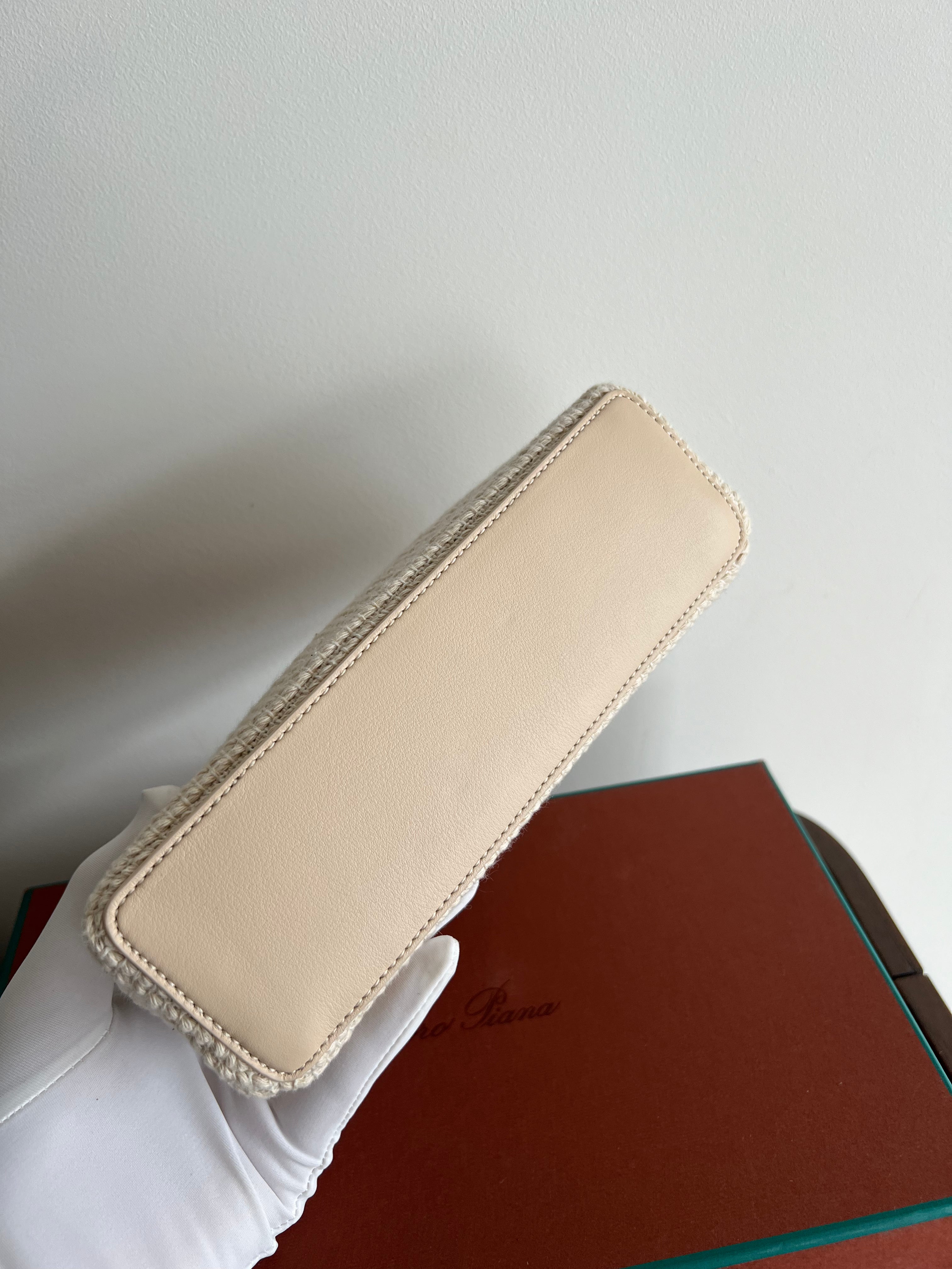 Loro Piana Extra Pocket Pouch L19 (Natural / Lotus Root)、mySite、garminoutage.com
