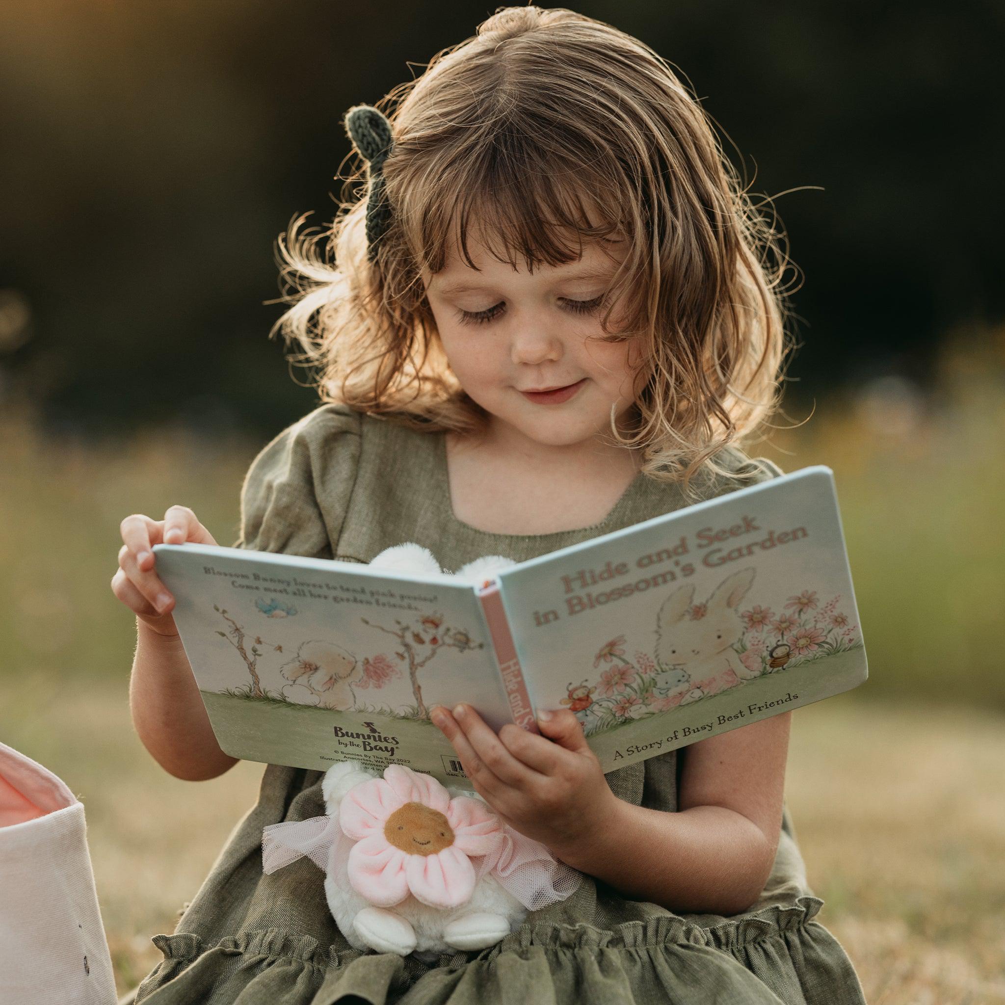 RETIRED - Blossom's Hide & Seek Board Book、mySite、g9winljtr