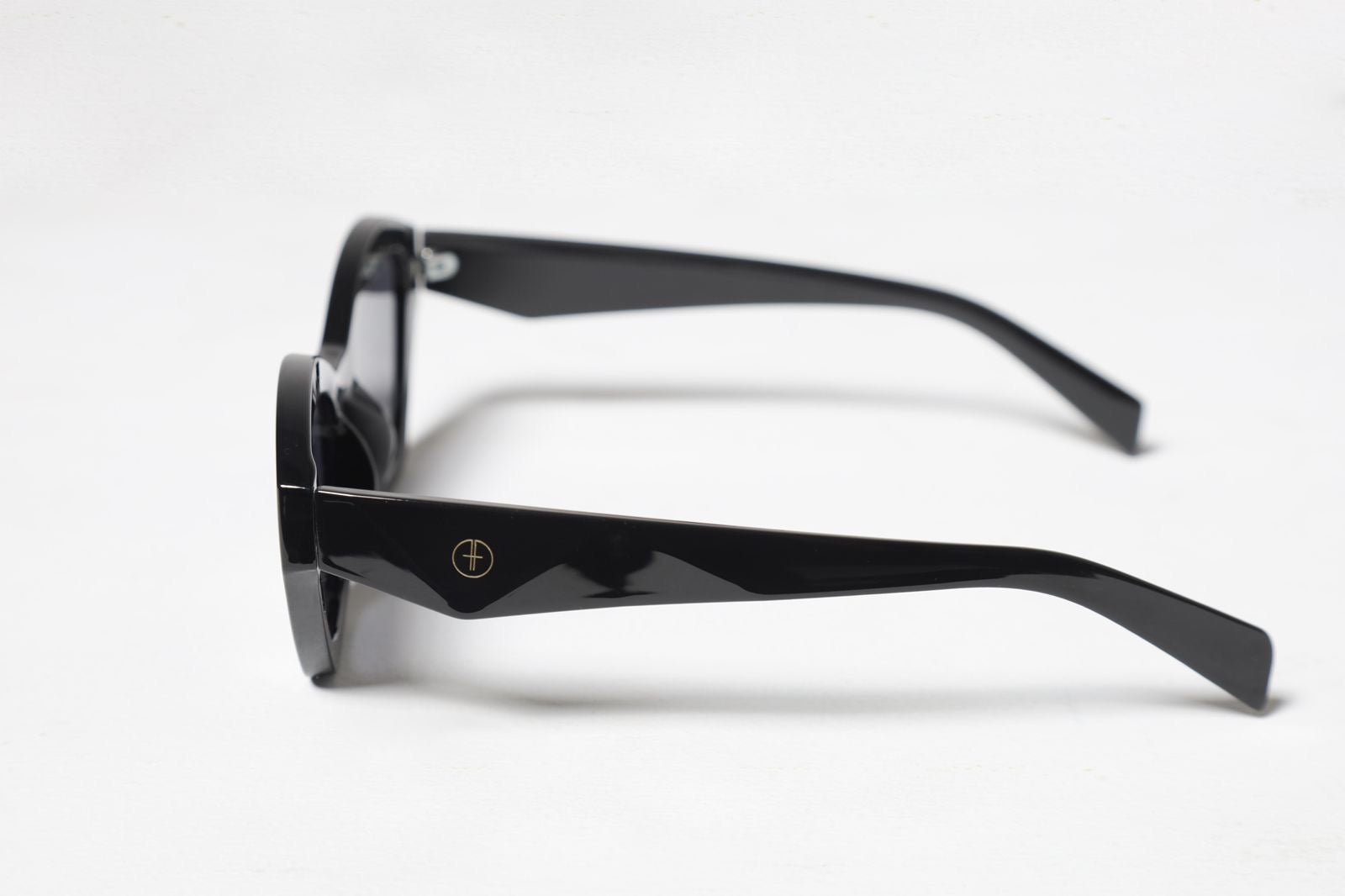 CHRISTY BLACK uv400、mySite、camillekostekn