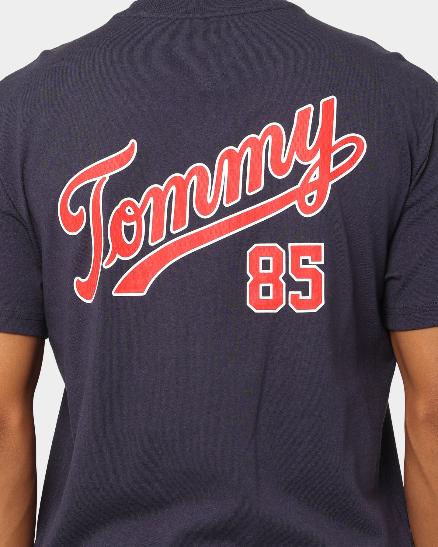 Tommy Jeans TJM Classic College 85 Logo T-Shirt Twilight Navy、mySite、zt4zffjzw