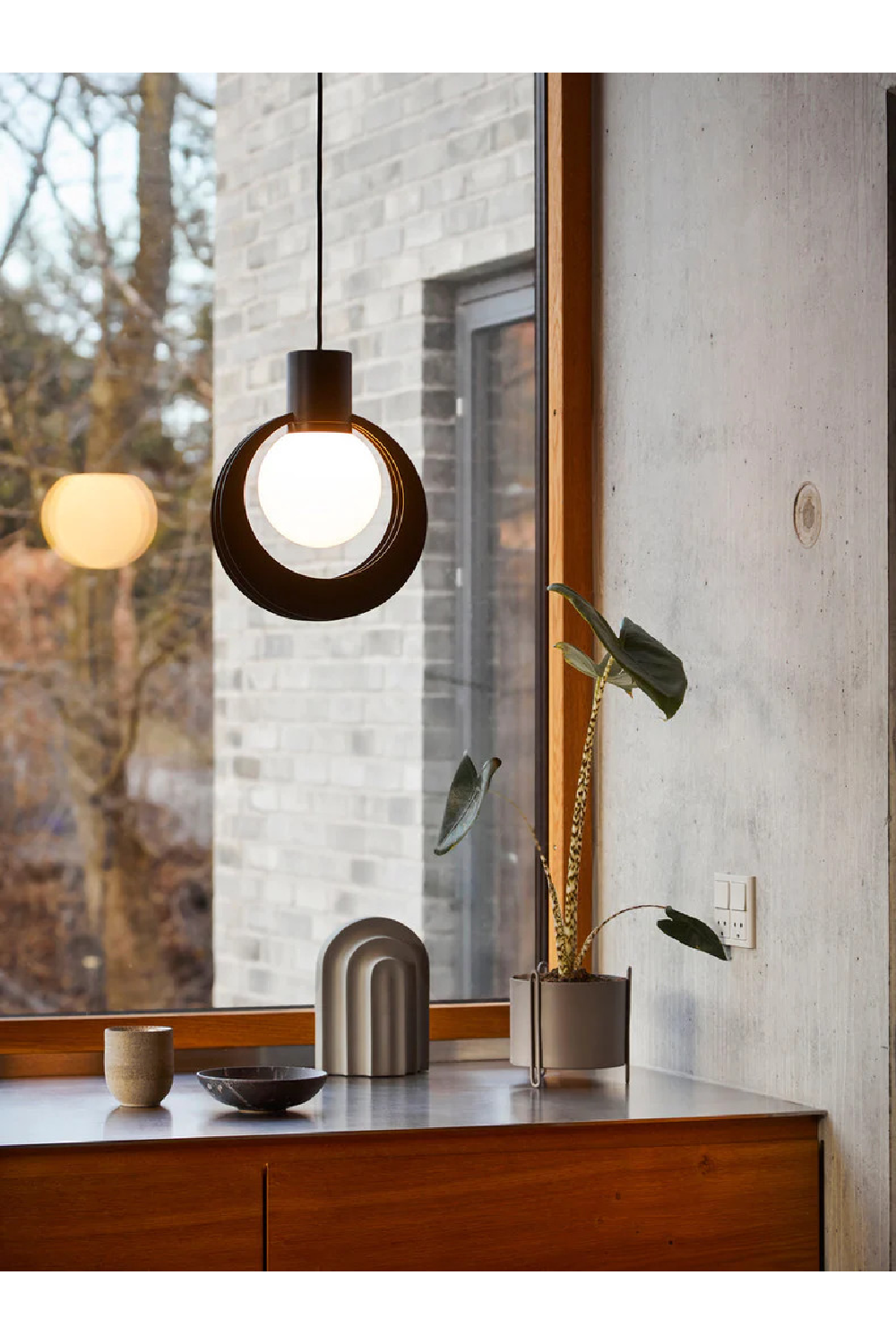 Modern Architectural Pendant Lamp M | WOUD Lunar、mySite、neckold