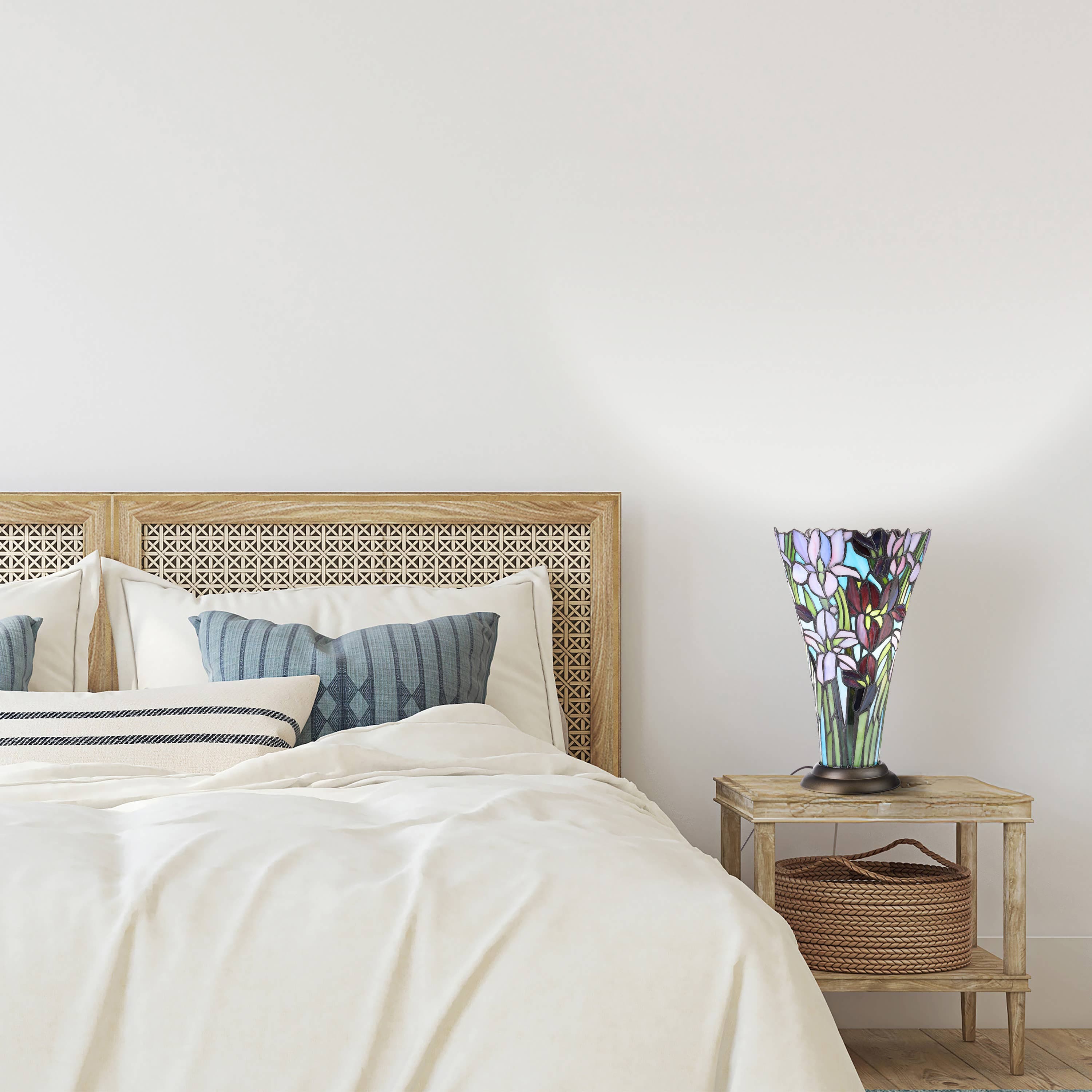 River of Goods - 13.5H Tiffany-Style Floral Vase Stained Glass Table Lamp、mySite、g9winljtr